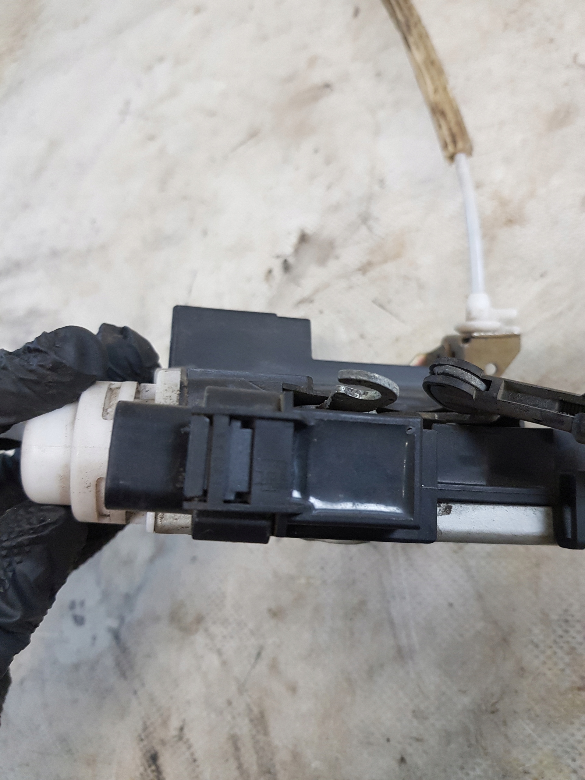 lock door right front AUDI A4 B5 8D1837016E