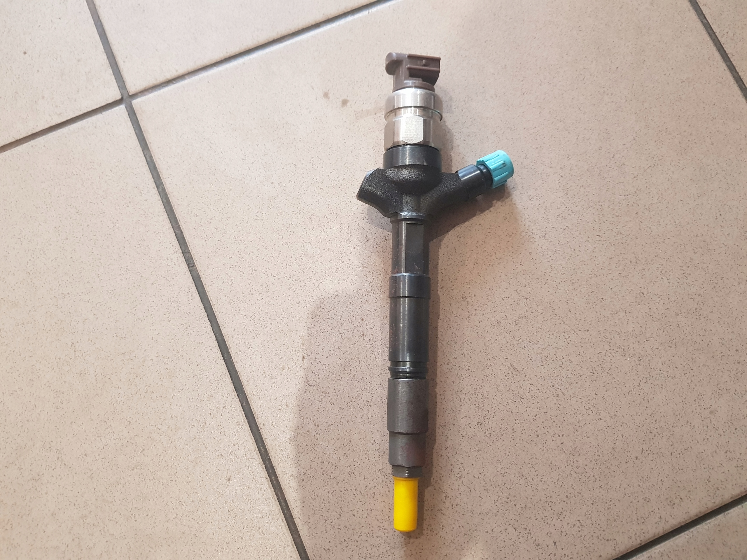nozzle injector TOYOTA 2.0 D4D 23670-0G040