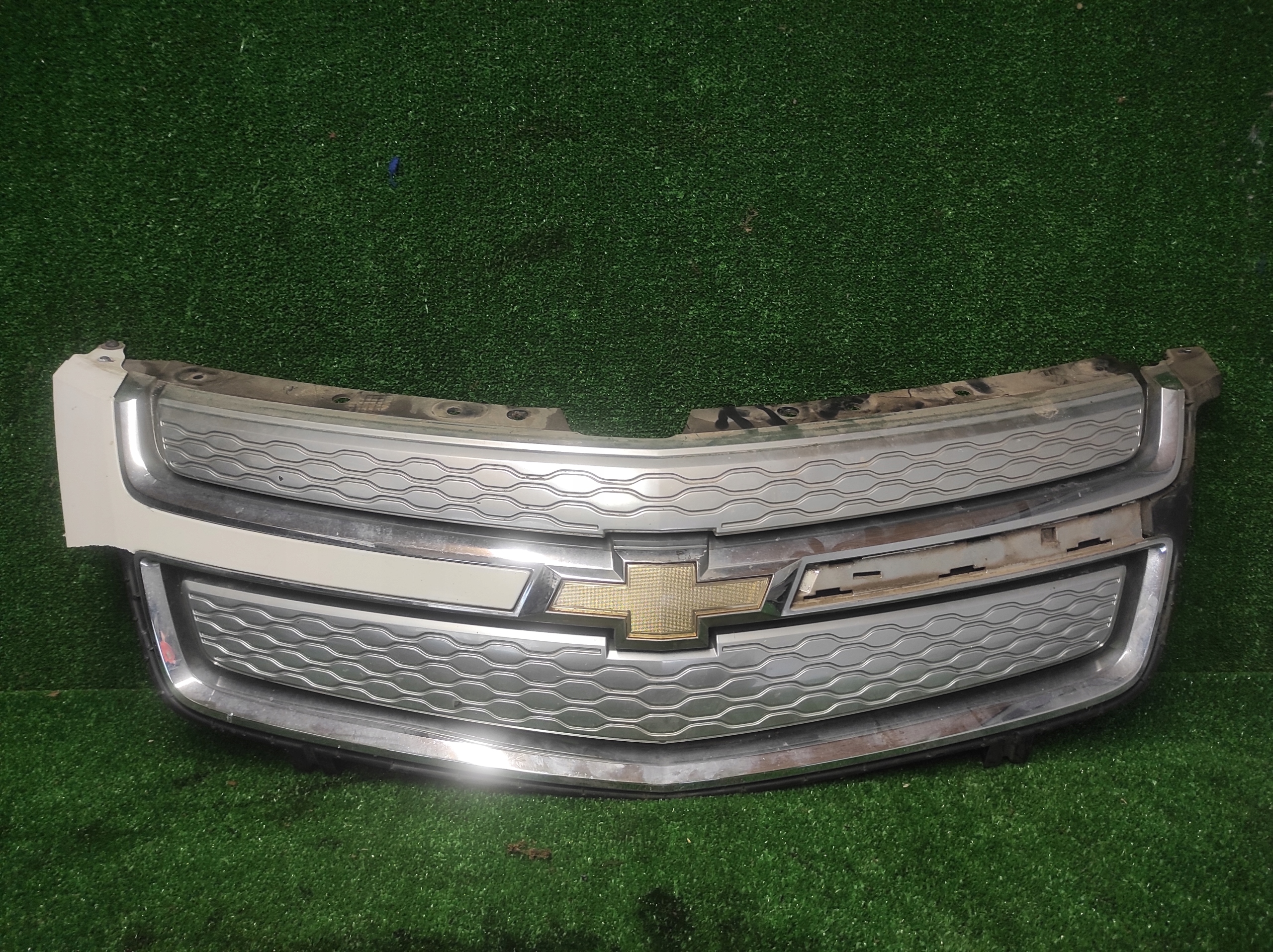 CHEVROLET VOLT GRILL ATRAPA