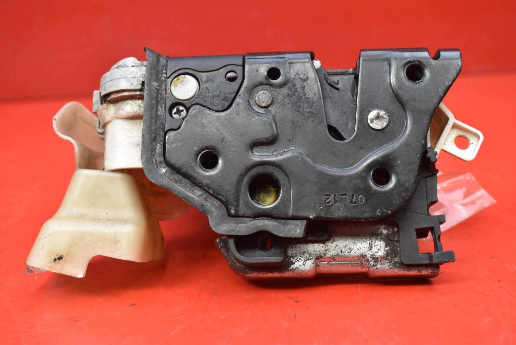 lock door left front front EU 8J1837015C AUDI Q5 8R 08-12