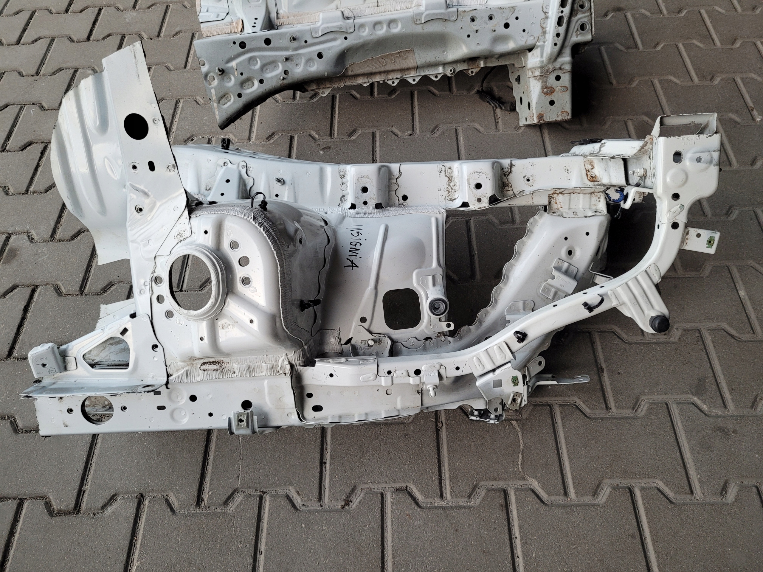 quarter front right right OKULAR quarter front OPEL INSIGNIA B Z40R
