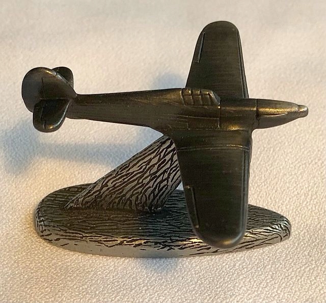 Hawker Hurricane kovový model letadla na stativu