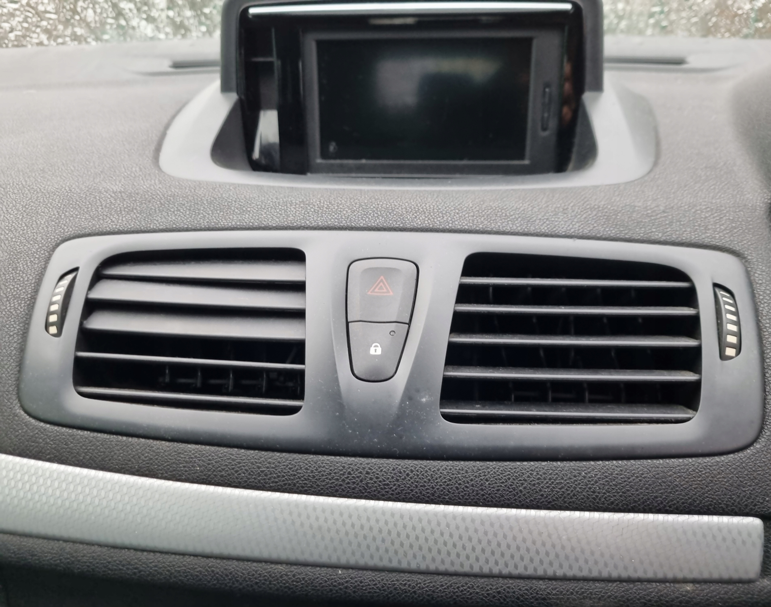 KRATKA NAWIEWU ŚRODKOWA MEGANE III