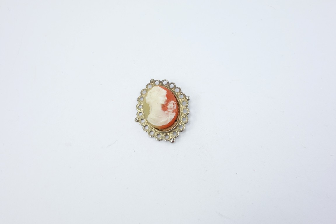 S8 ELEGANCKA AŻUROWA BROSZKA KAMEA