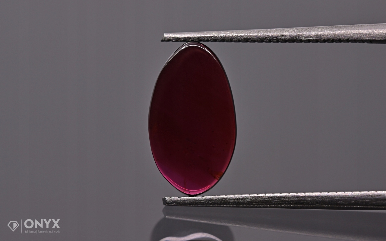 Granátové jablko Rodolit deska konvexní nepravidelná 12x7 mm