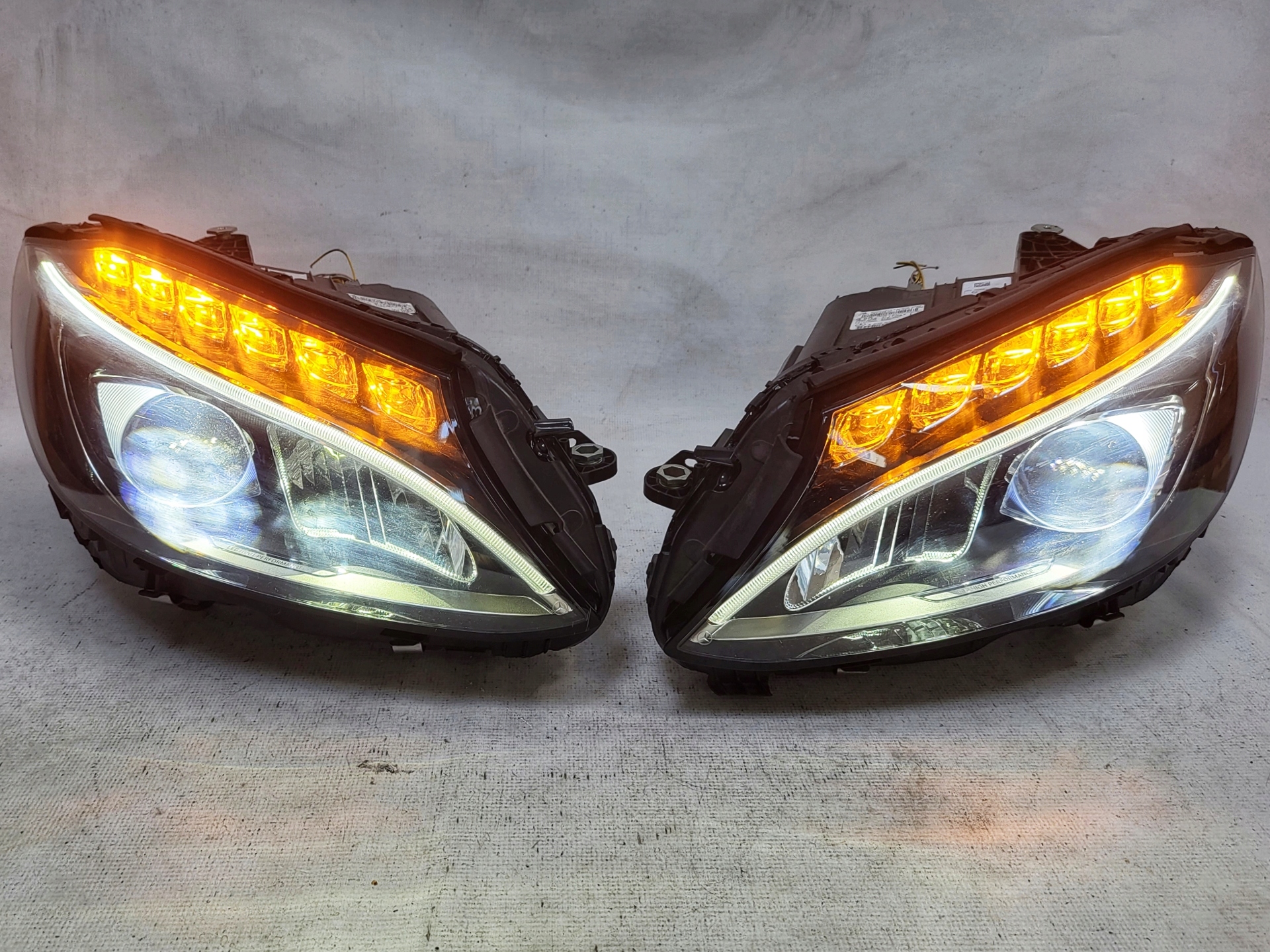 MERCEDES C- klasa W205 LED HIGH PERFORMANCE Lewa + Prawa F-V.AT