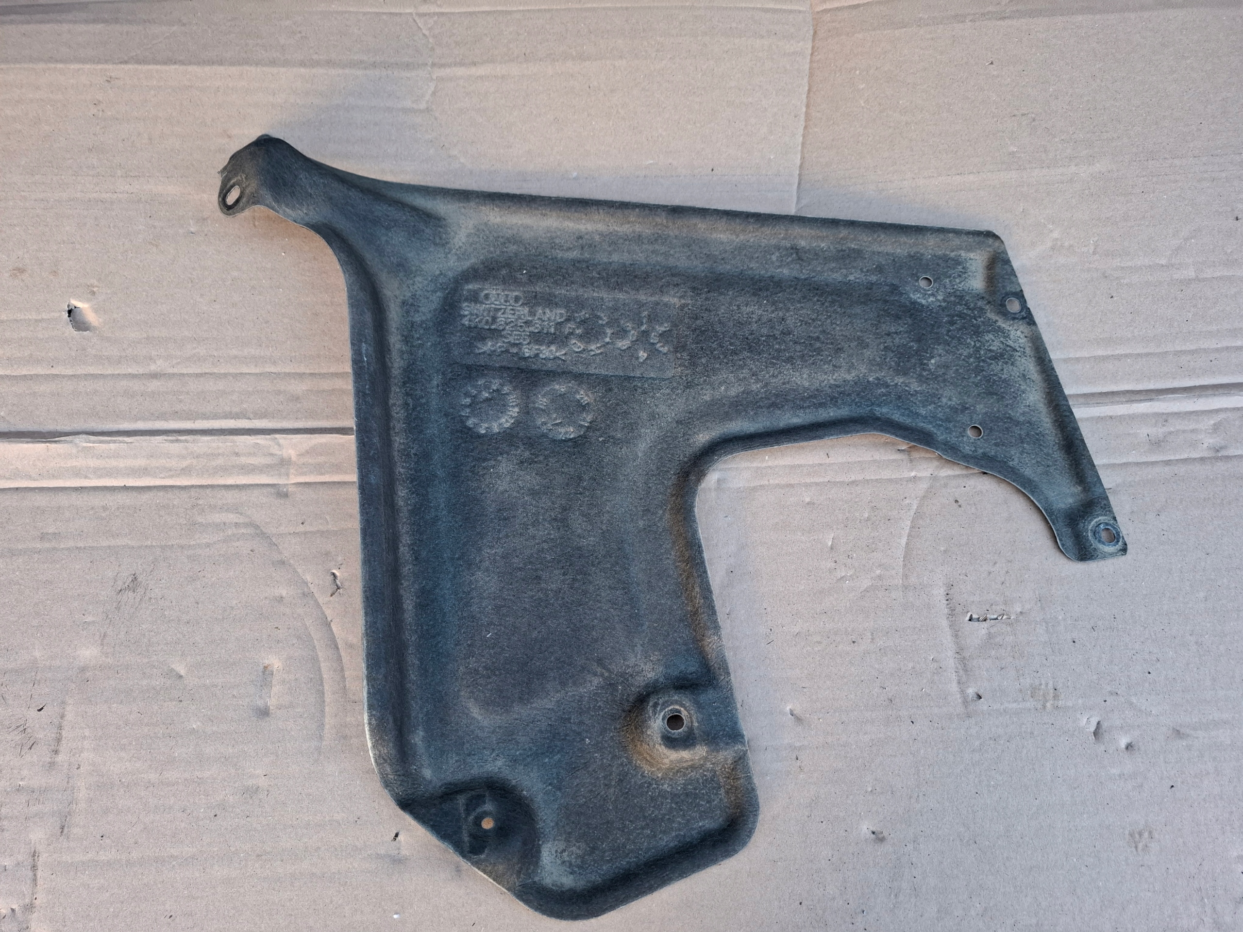 AUDI RS6 4K C8 23r Blende Abdeckung abdeckung Unterfahrschutz links 4K0825311F