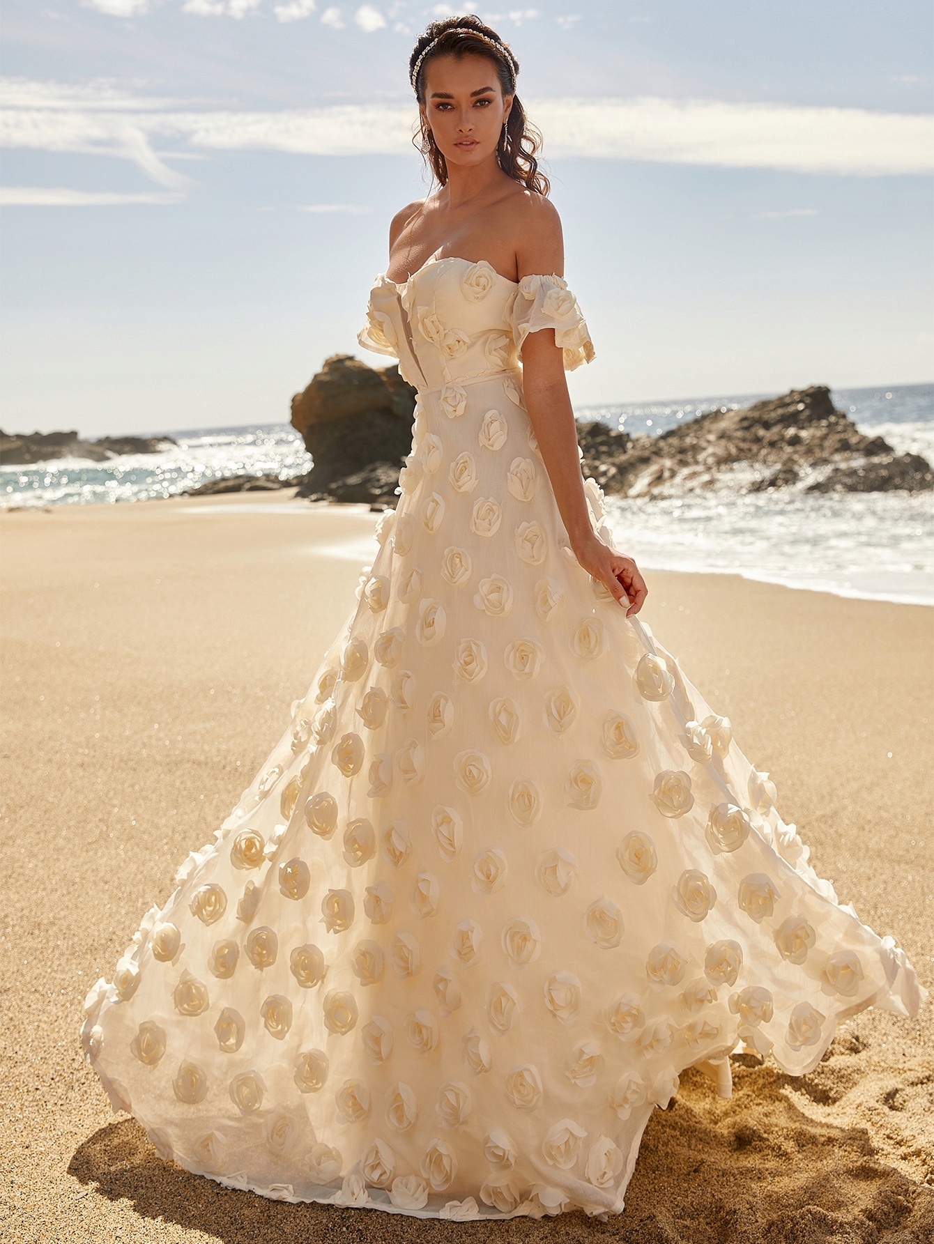 Šaty Zdobené Růžemi 3D Krémová Faeriesty XL 42