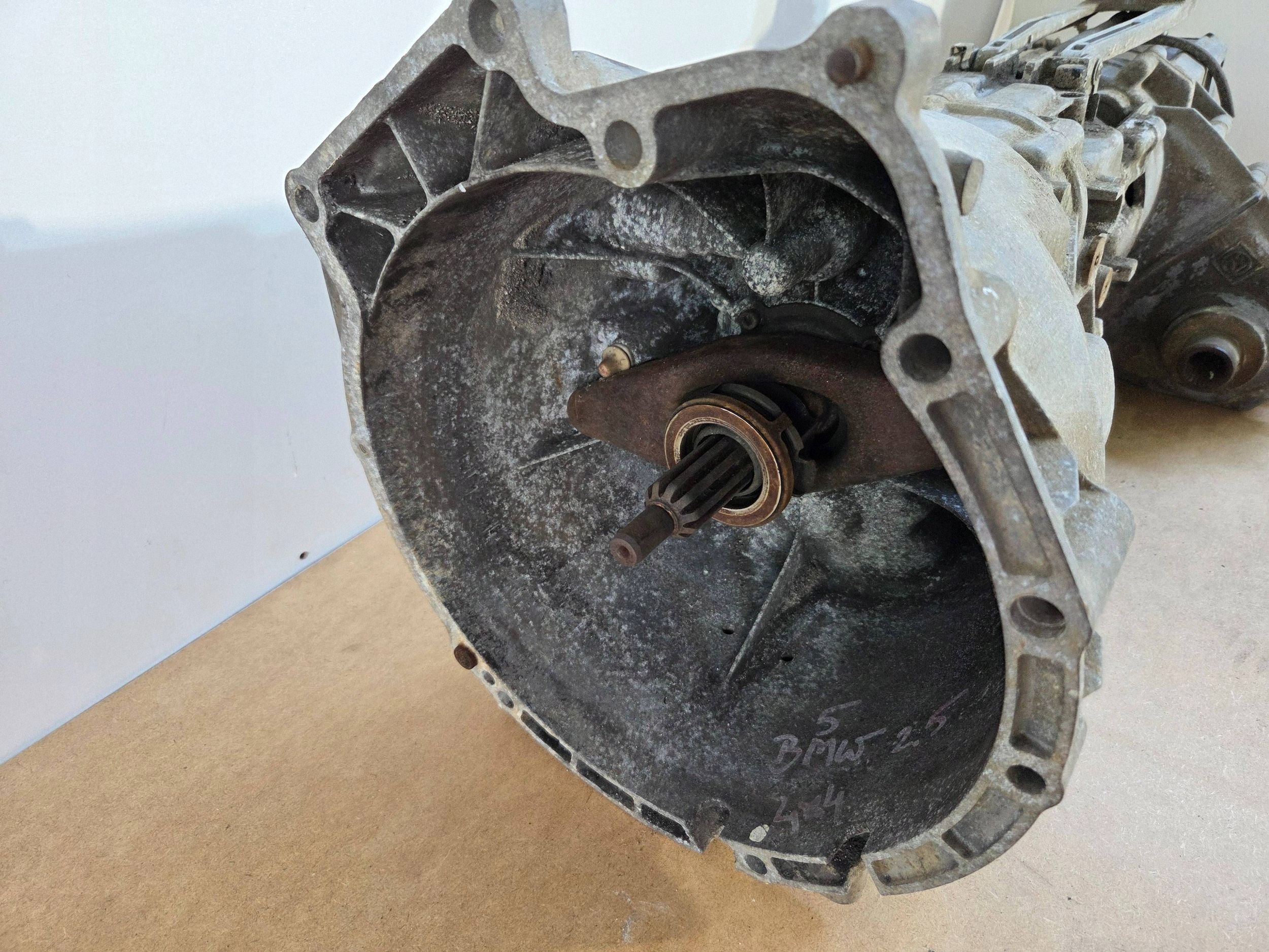 BMW 5 E34 2,5 IX manuale cambio 5 ingranaggi 1053401096
