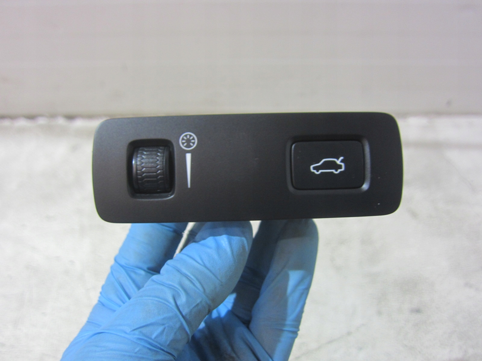 VOLVO XC40 XC 40 button opening control switch bonnet boot 31443873