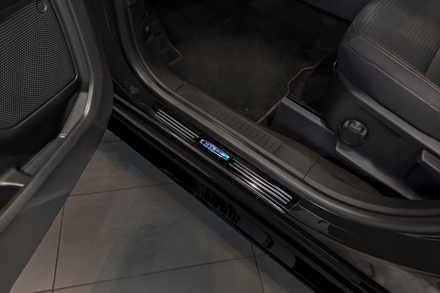 FORD KUGA III 2019 NAKLADKI LISTWY PROGOWE PROGI Producer Avisa