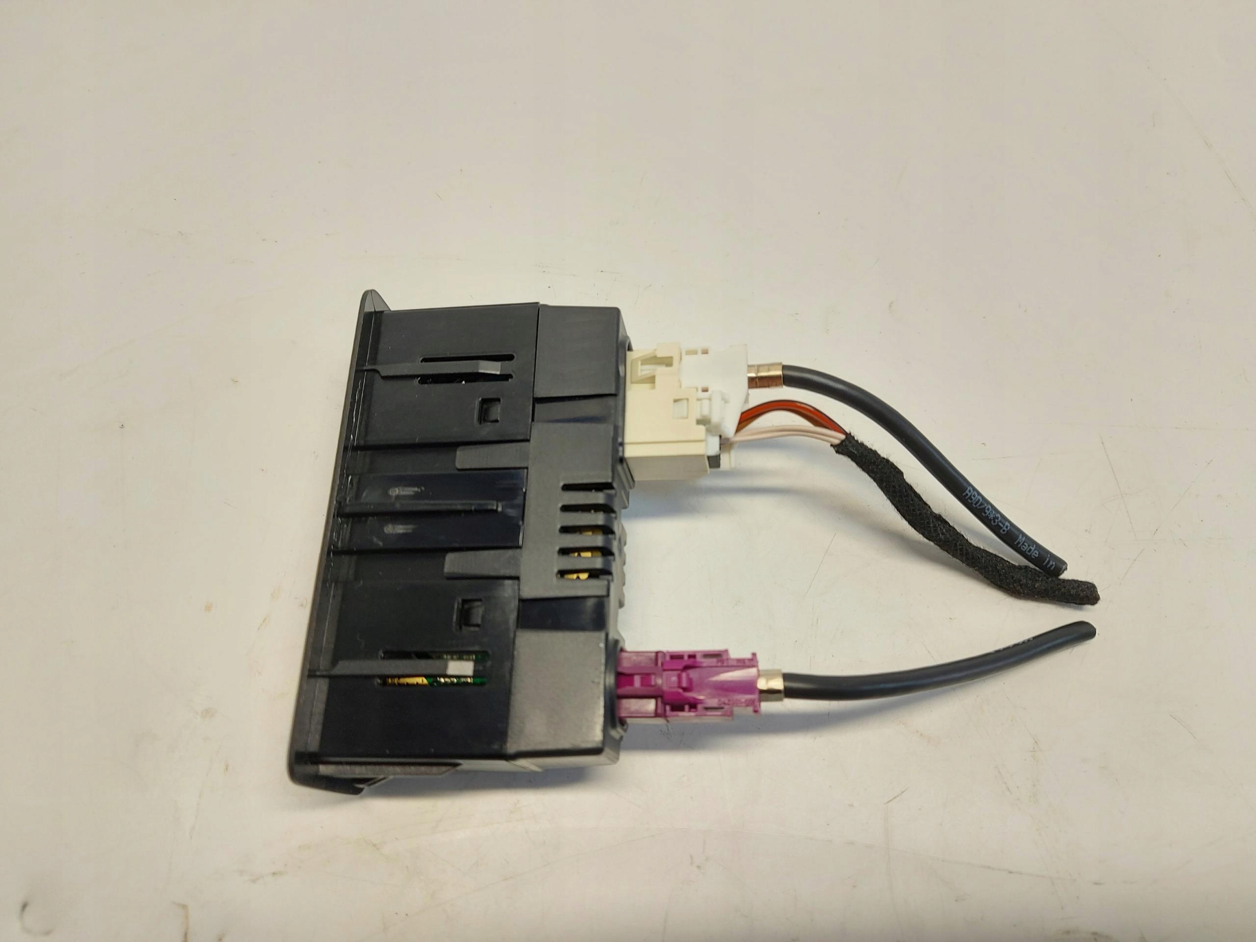 Mercedes GLA 200 II H247 W247 2023r adapter PORT USB
