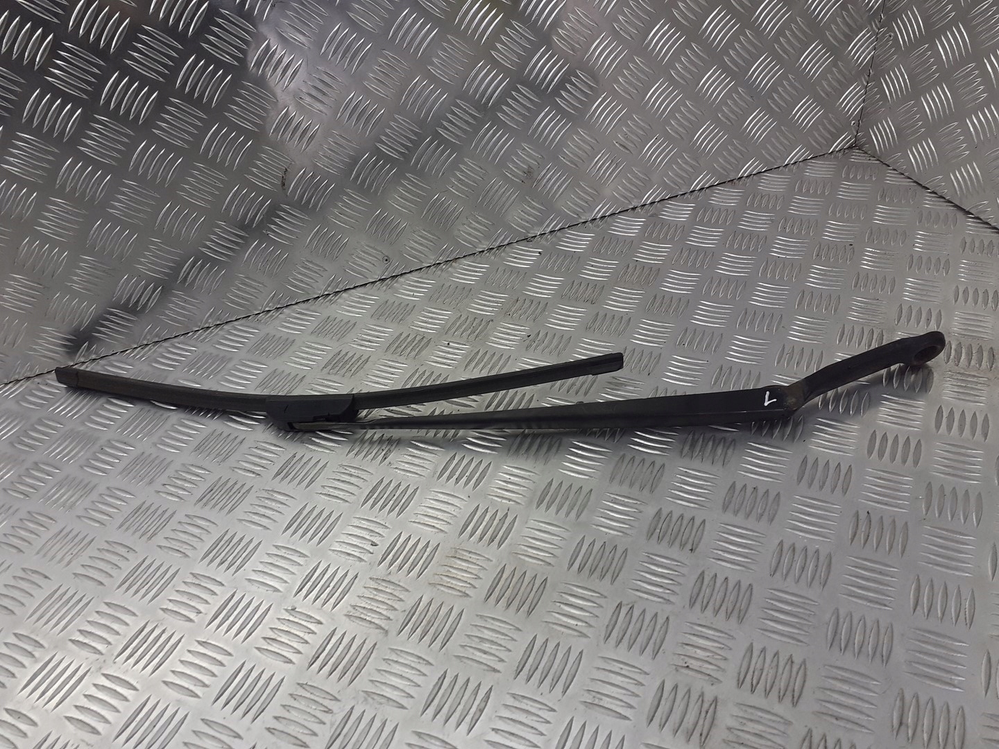 RAMIE WYCIERACZKI PRZÓD LEWY BMW E46 Jakość części (zgodnie z GVO) O - oryginał z logo producenta pojazdu (OE)