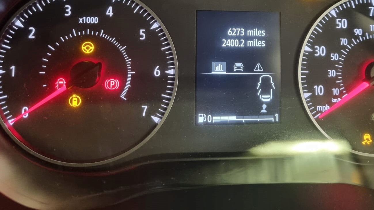 UCHWYT MOCOWANIE BŁOTNIKA PRAWY PRZÓD 651407058R DACIA JOGGER SANDERO LOGAN Producent części Dacia OE