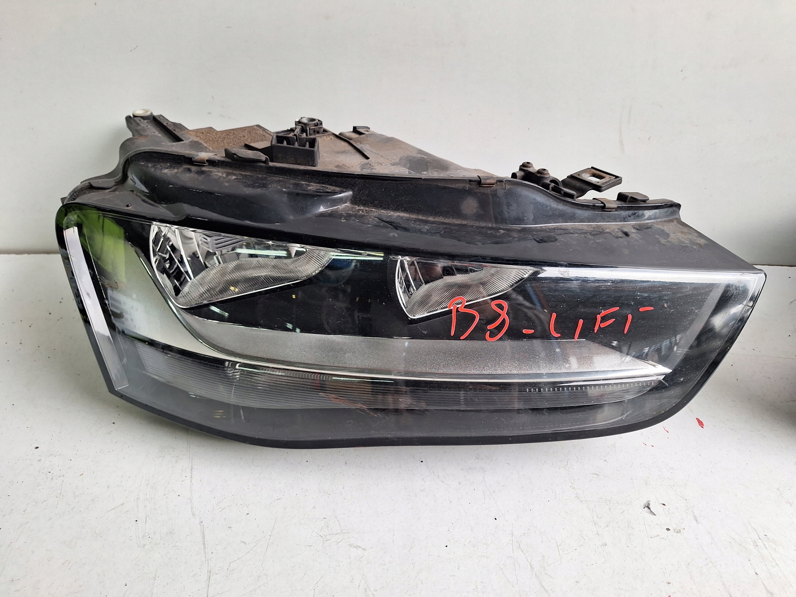 AUDI A4 B8 8K LIFT 11-16 light right UK