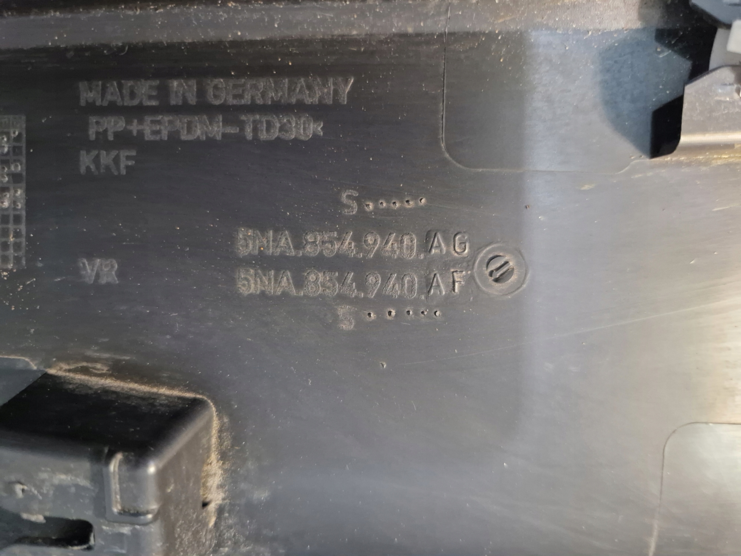 VW TIGUAN II 2 moulding door right front 5NA854940AF