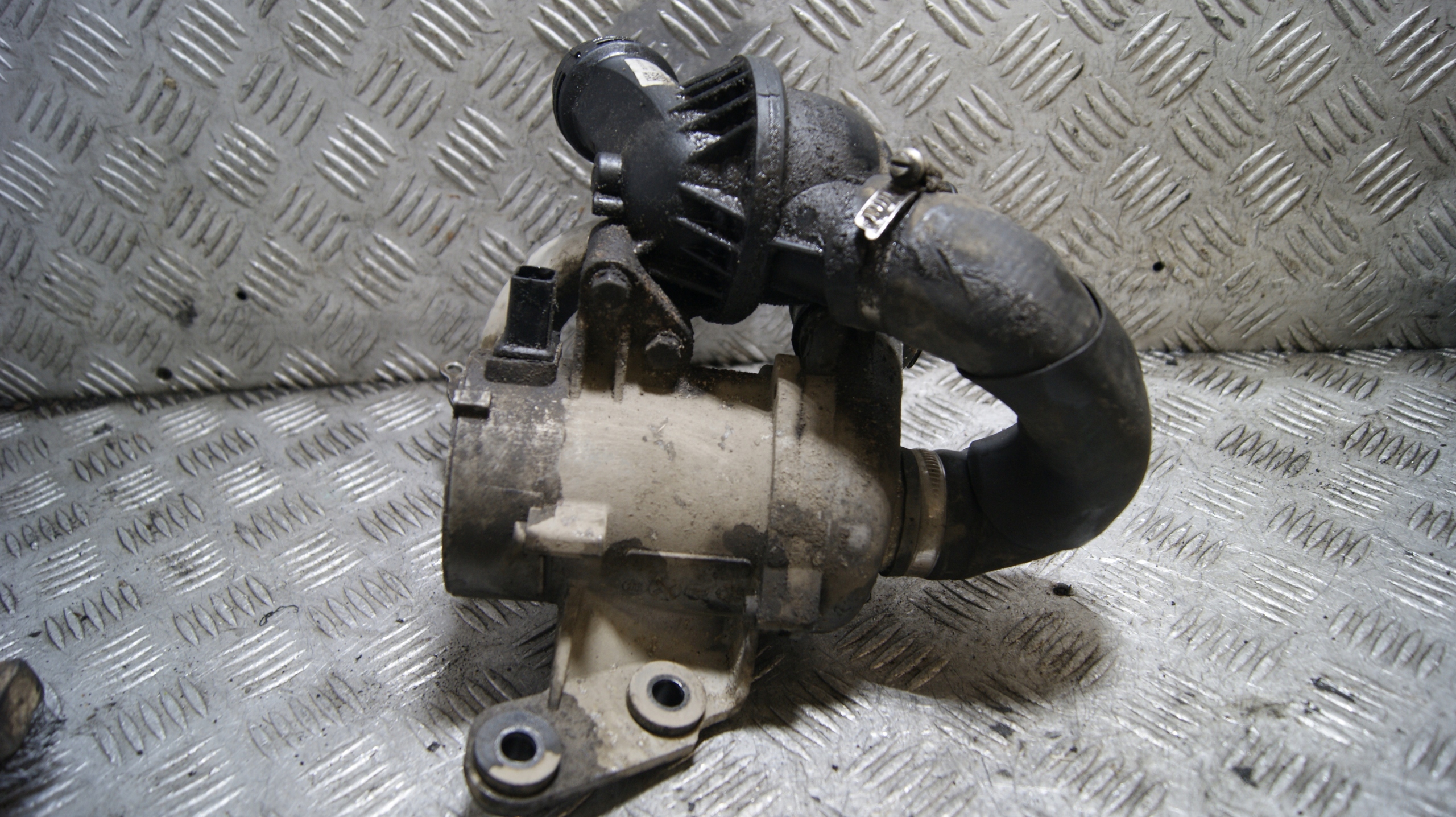water pump BMW E90 70285320