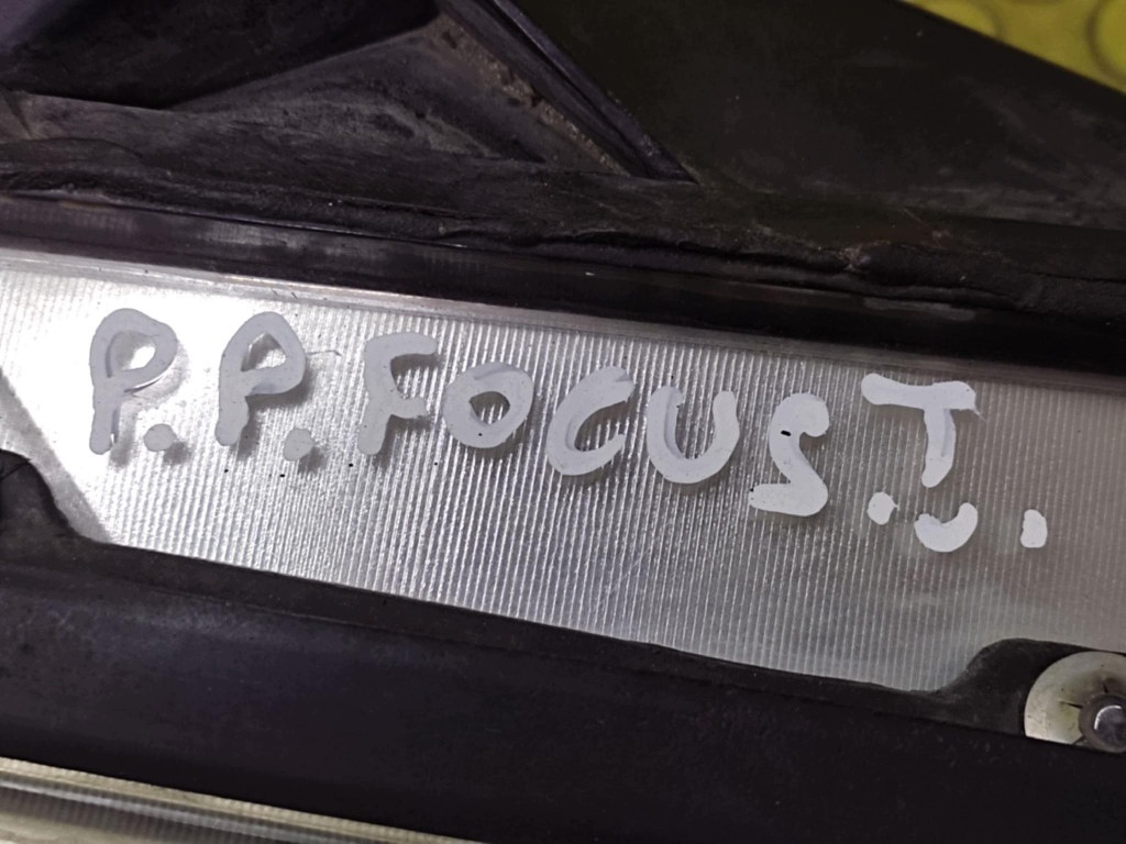 FORD FOCUS MK1 REFLEKTOR light right front XENON