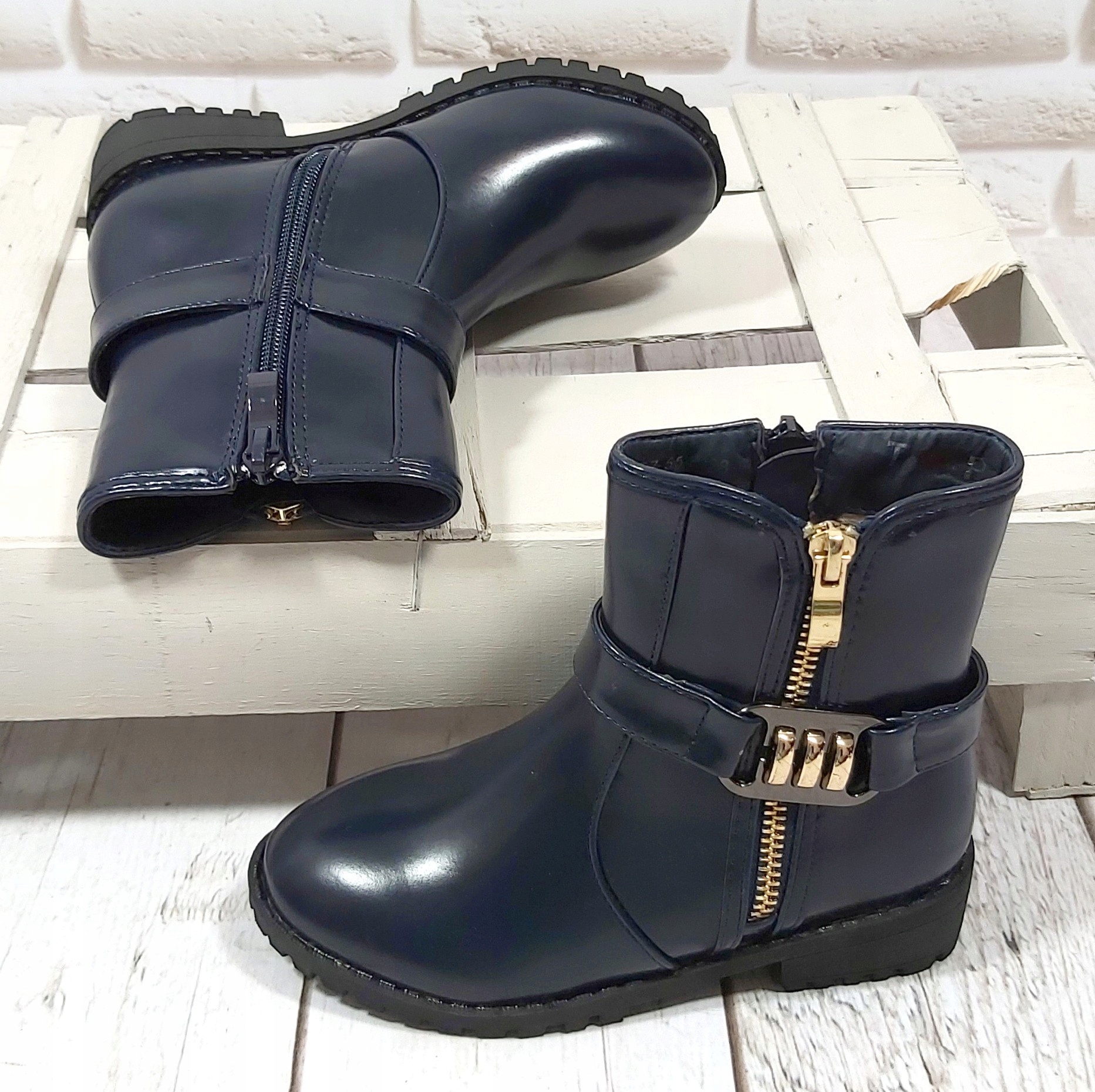 BOTKI KOZAKI DZIEWCZĘCE Z SUWAKIEM OCIEPLANE 26 Rodzaj zapięcia Suwaki