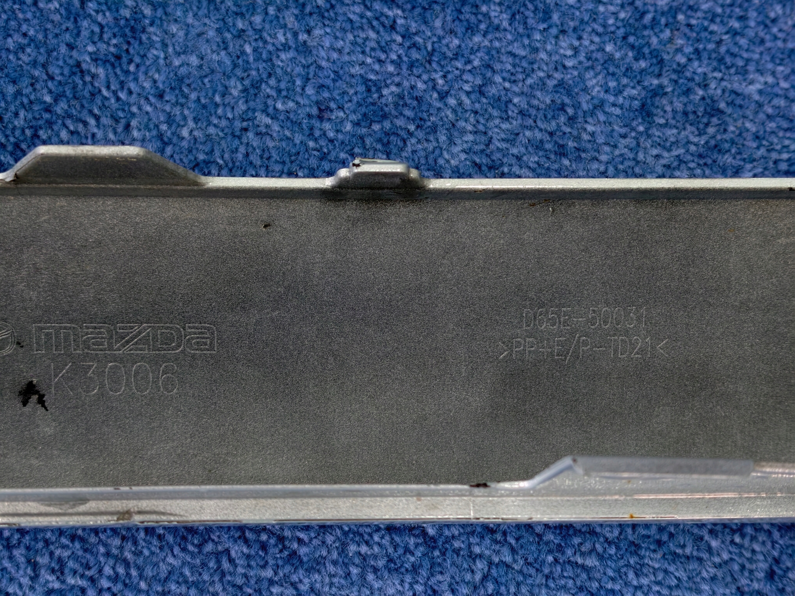 MAZDA 2 II LIFT 2023 bumper front front DO LAKIEROWANIA BIALY D65E-50031