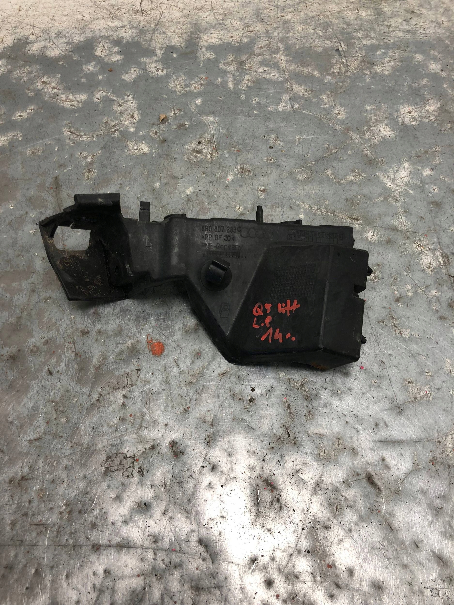 bumper bracket left front AUDI Q5 LIFT 8R0807283C