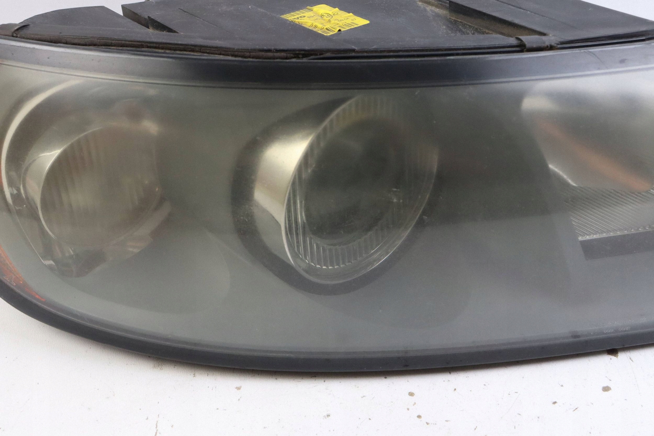 VOLVO V50 and light front right front 30698886 0301198204 EUROPA