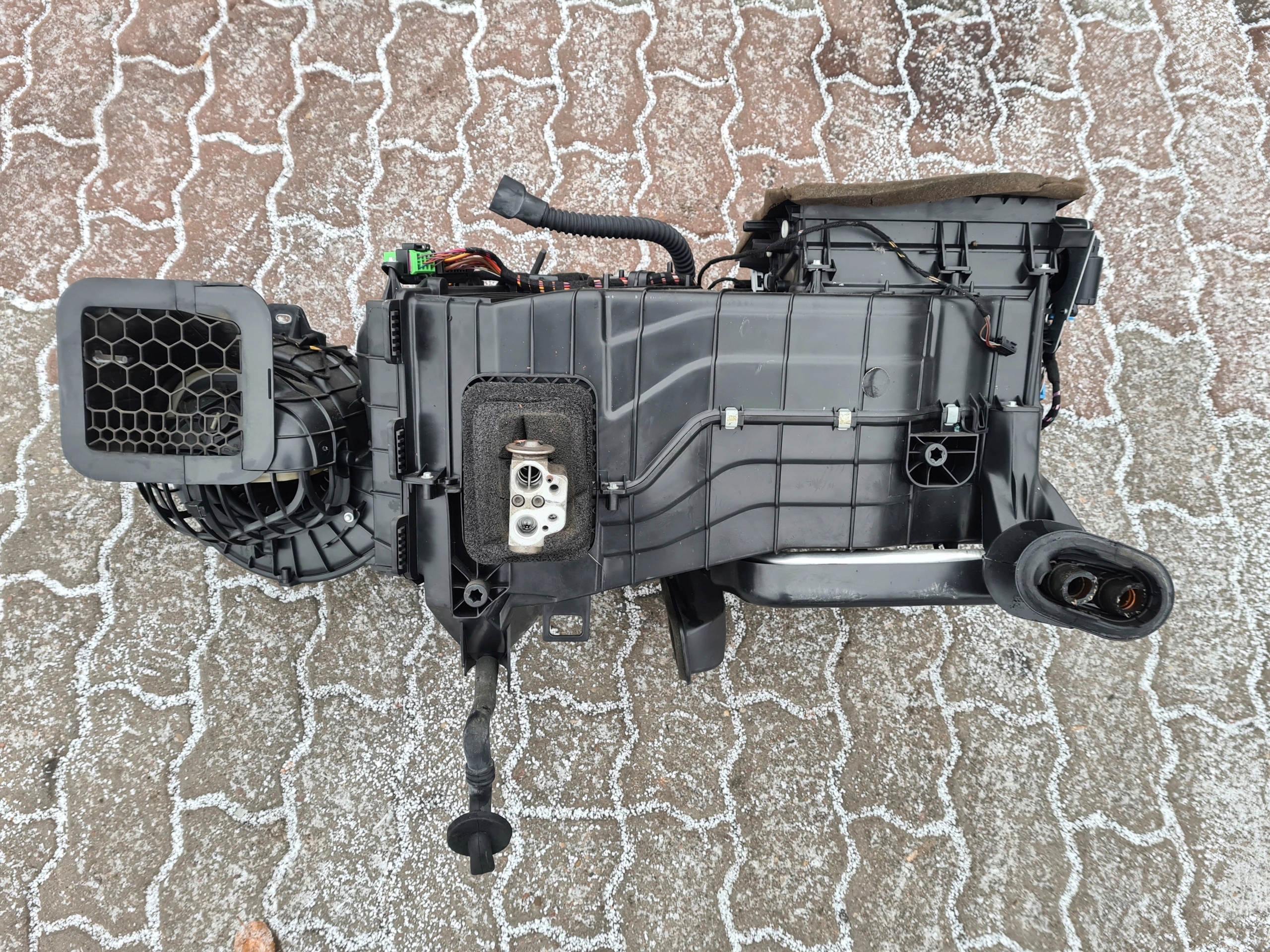 VW T5 MULTIVAN nagrzewnica przód 7H5820005BH Stan opakowania zastępcze