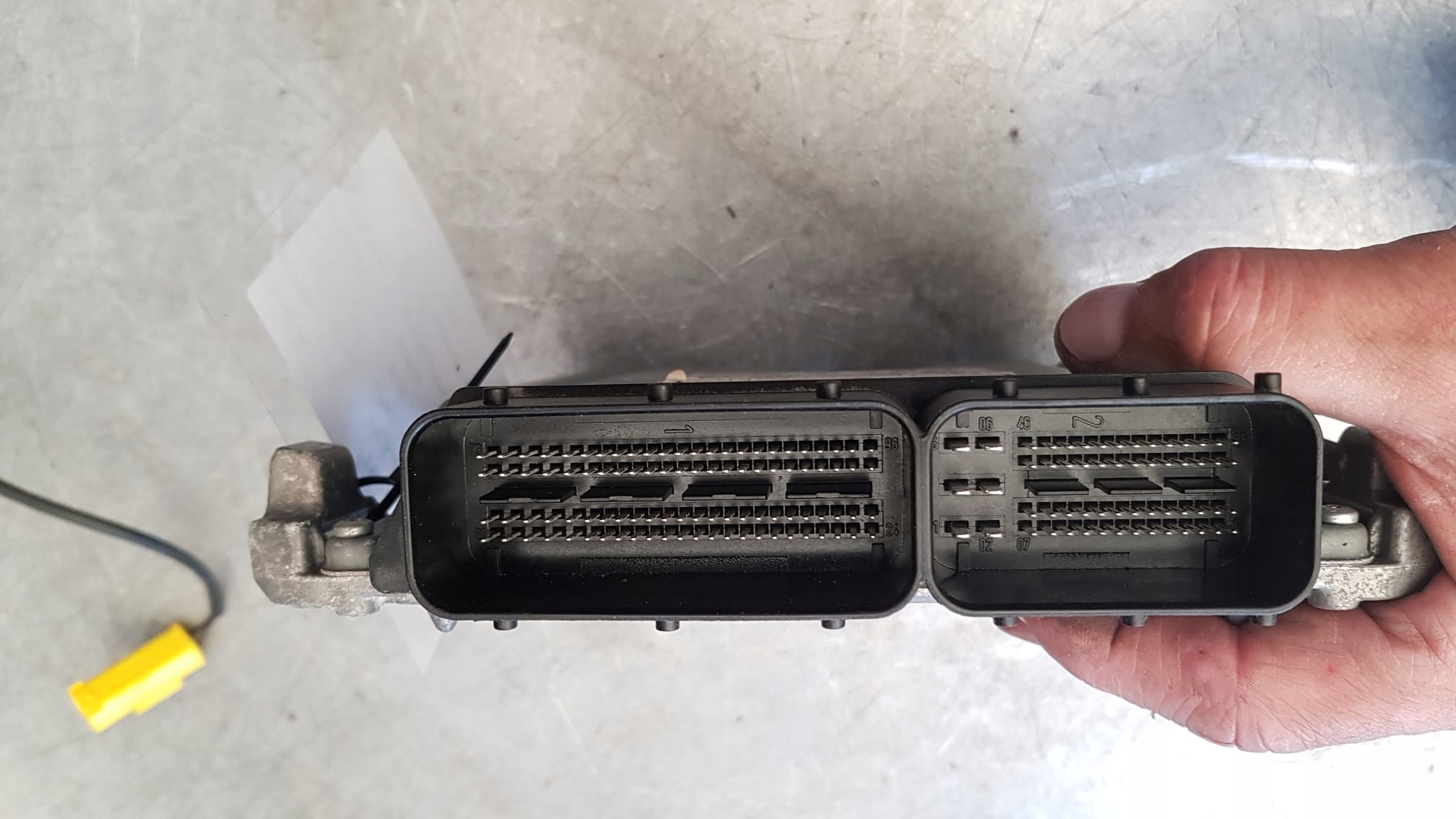Mercedes C W205 control unit of the engine A2749000800