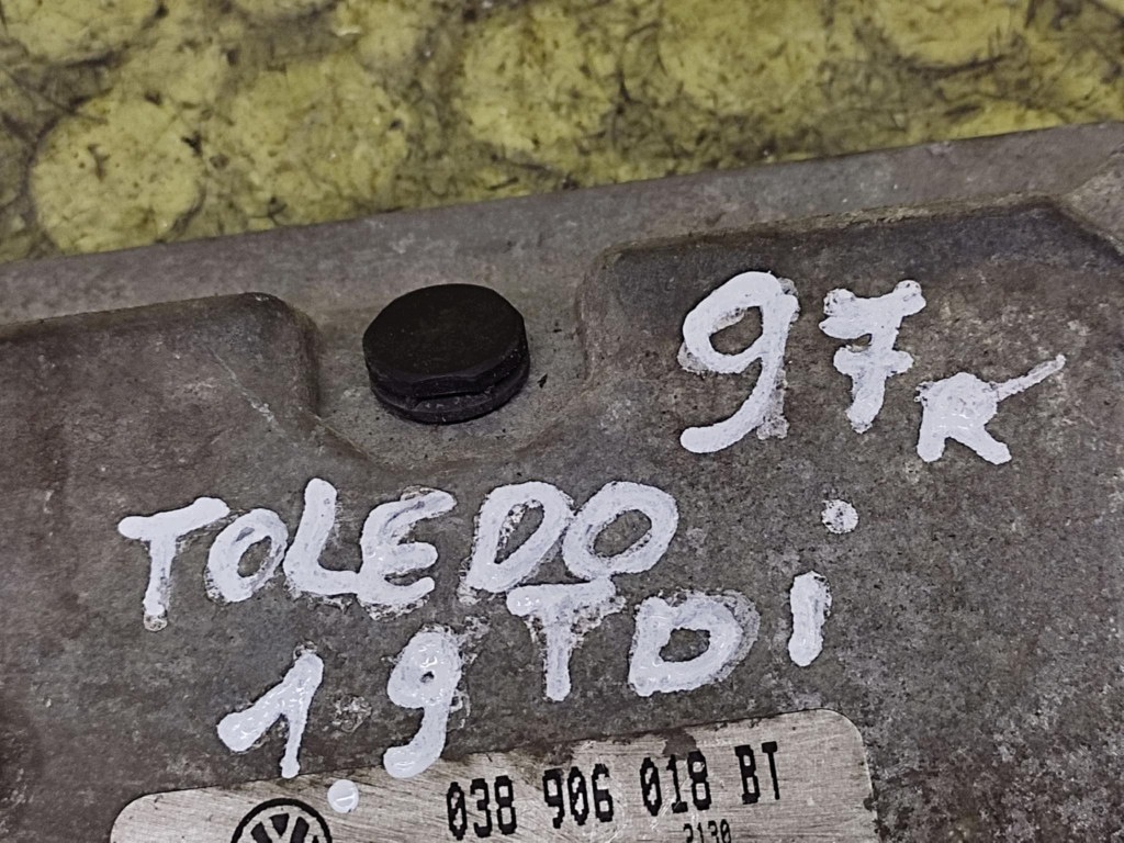 SEAT TOLEDO II 1.9 TDI control unit of the engine 038906018BT