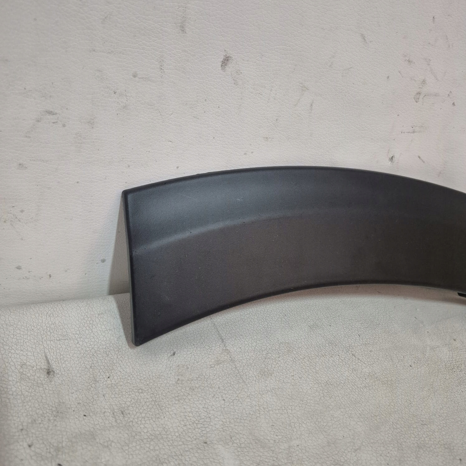 SUBARU OUTBACK 14-19r. -> moulding cap of a bumper right front E2017AL215