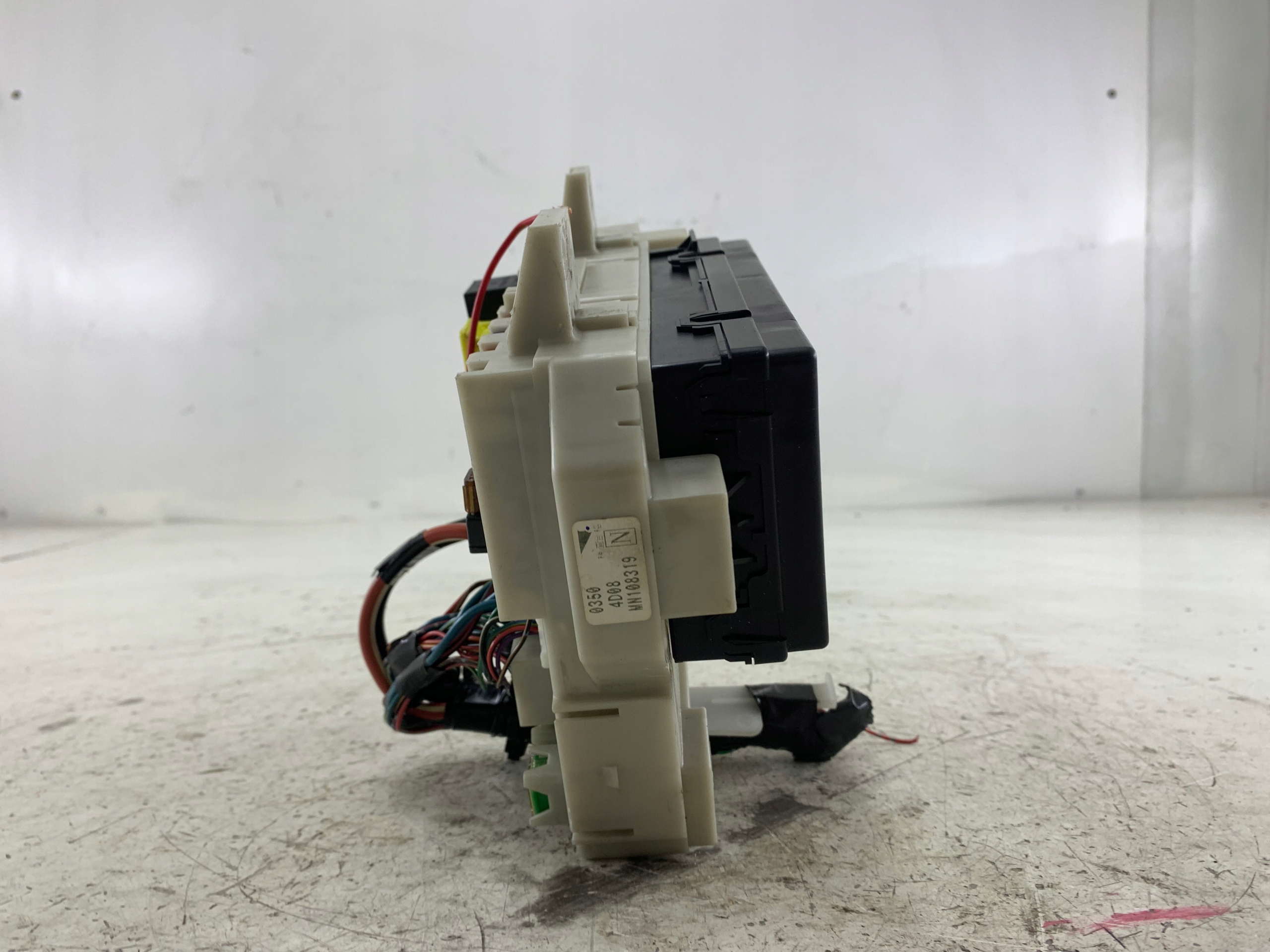 MITSUBISHI COLT VI 1.3 Module fusibles MN108319