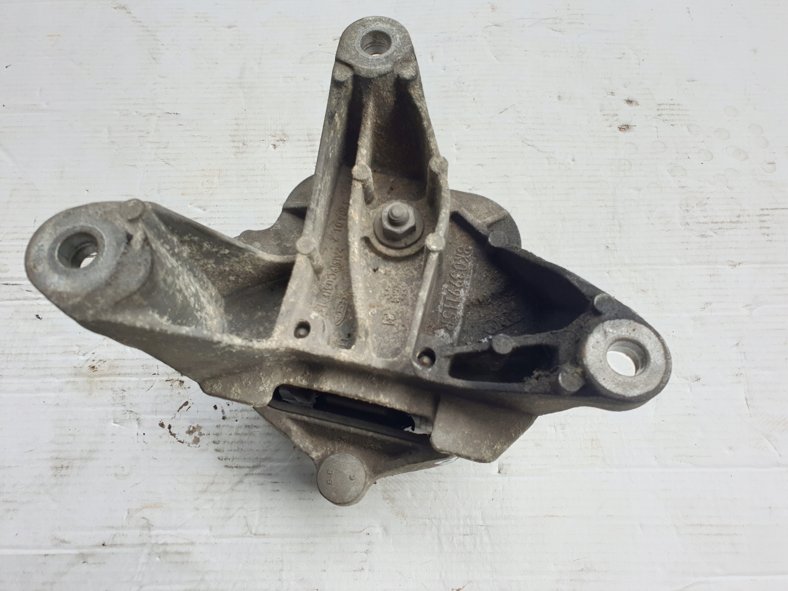 Getriebehalter AUDI A4 B8 A5 2008- 8K0399115R