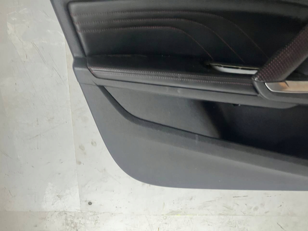 side door left front PEUGEOT 308 T9 HB GT leather red NITKA #26