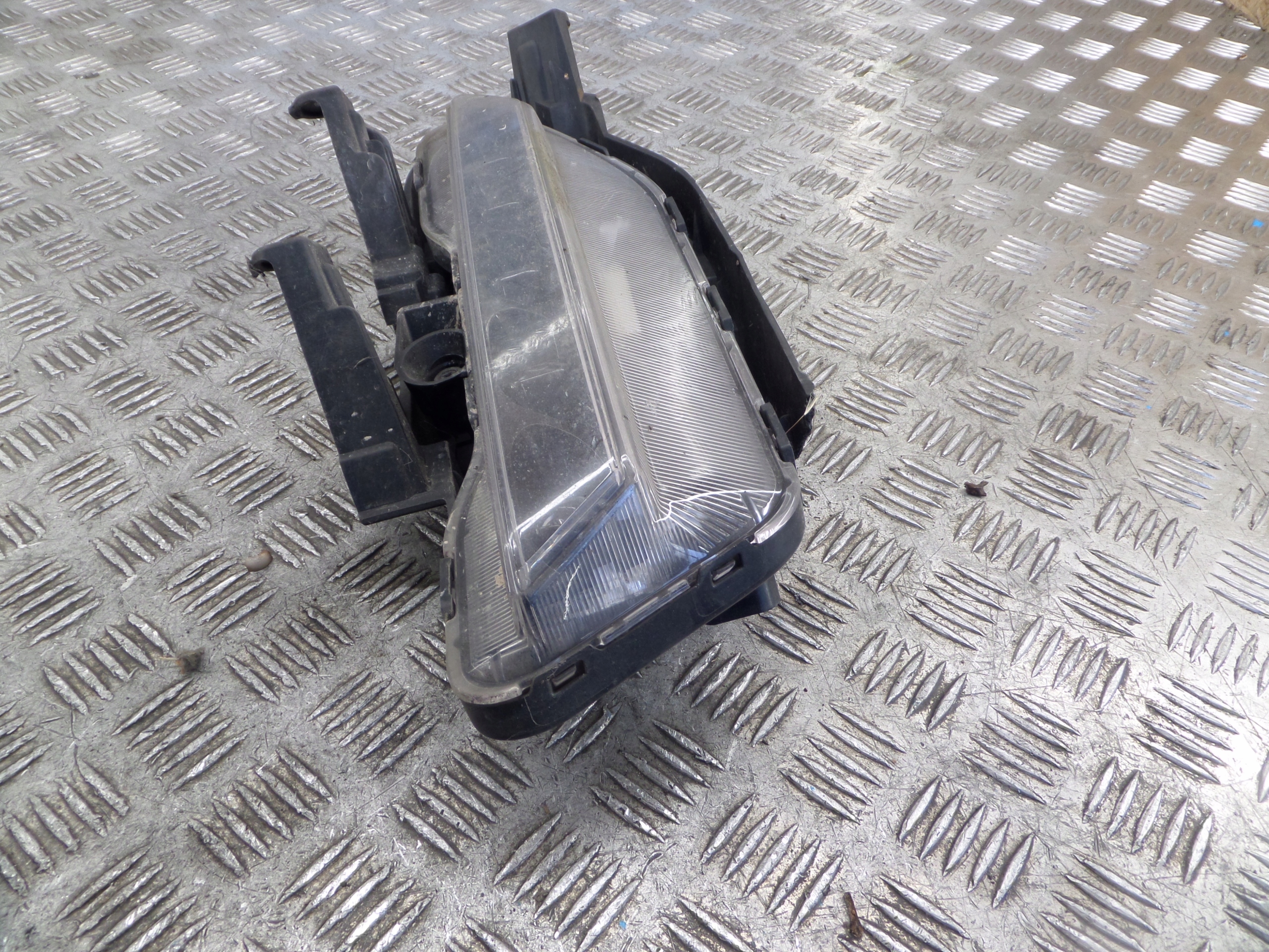 fog light left front HYUNDAI i40 LIFT 92201-3Z5