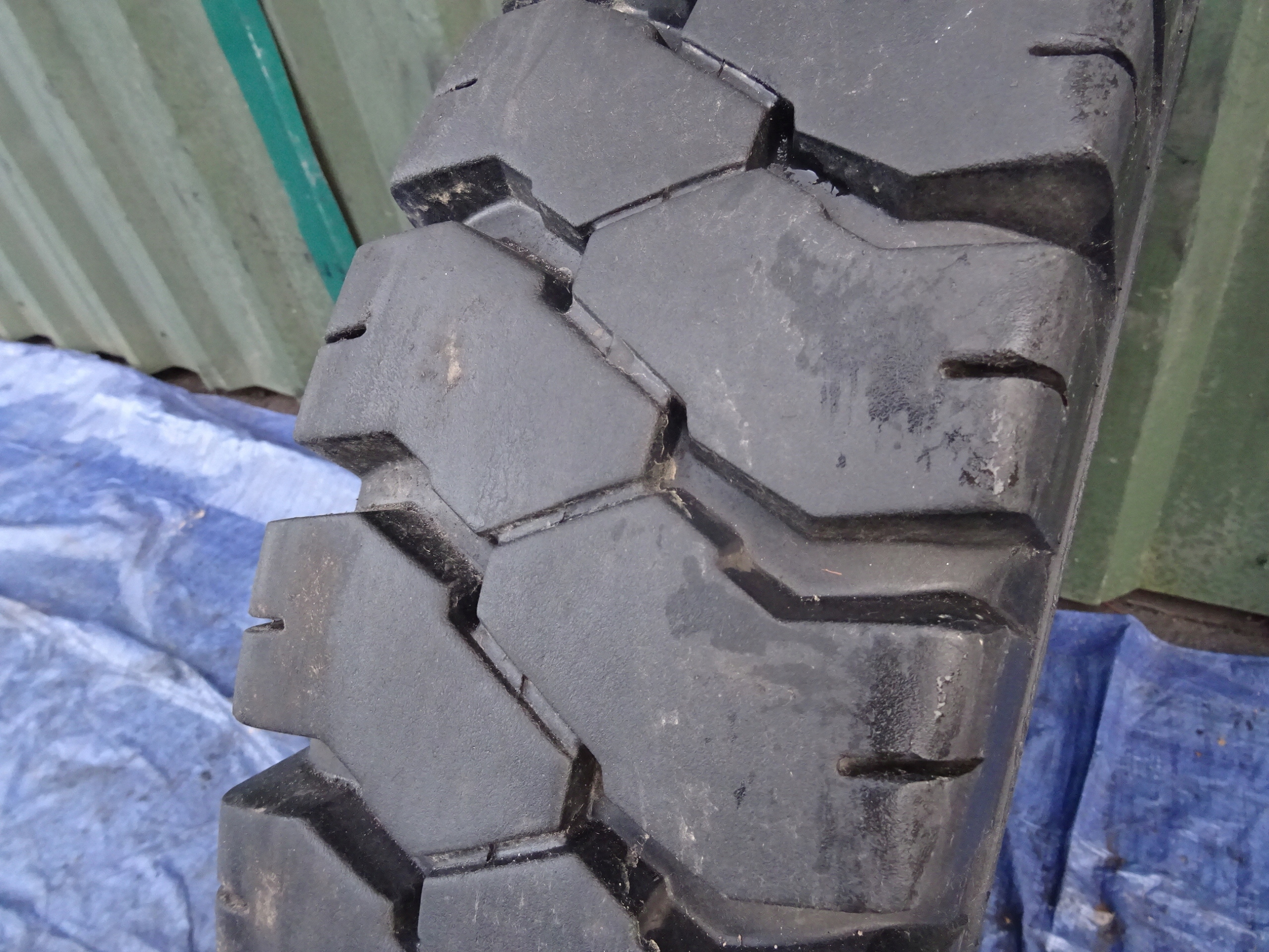 Шины с внутренней трубкой 7.00 7,00-R 15 A1