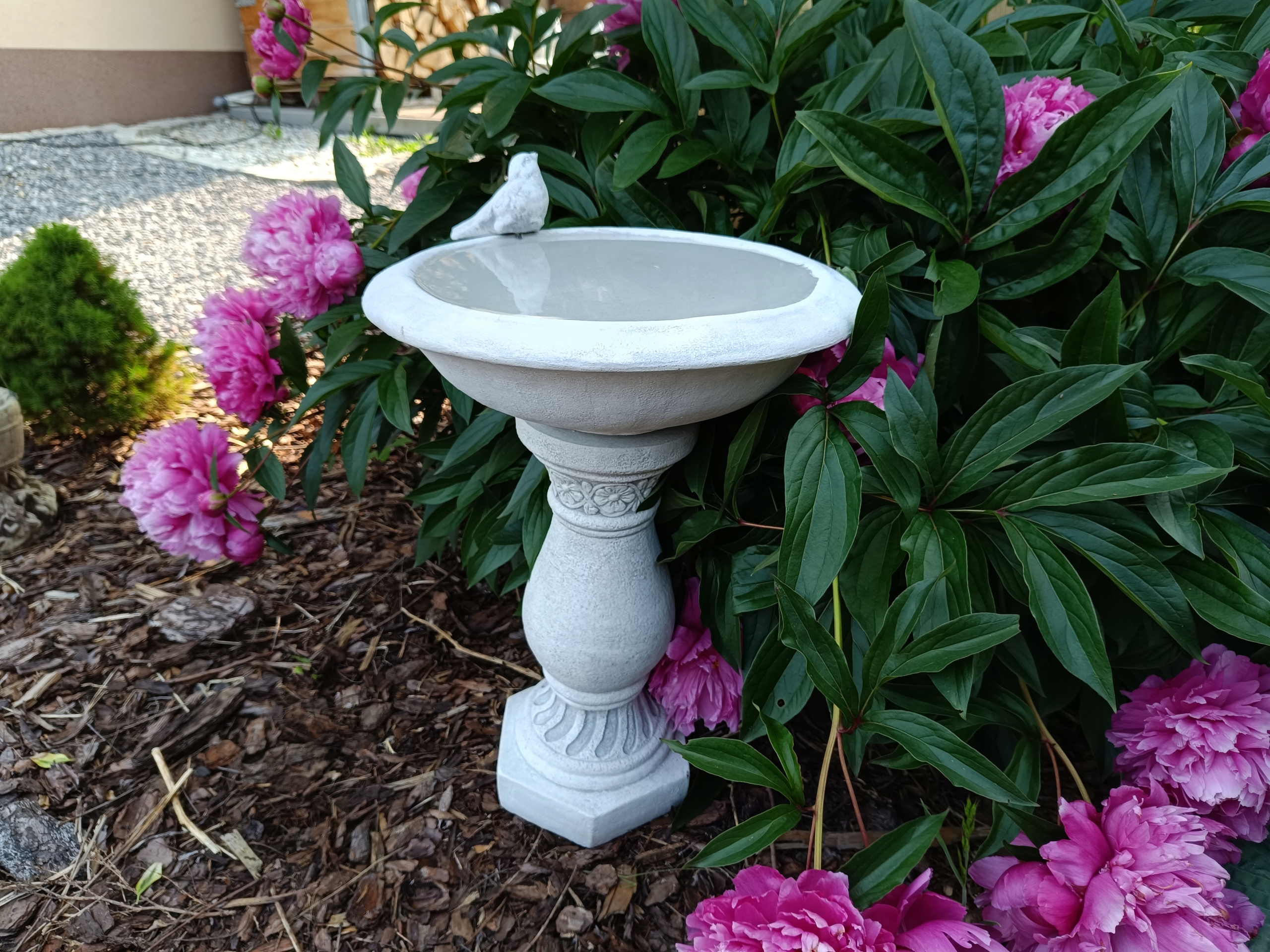 Napájačka Benátky pre vtáky z architektonického betónu záhradná ozdoba