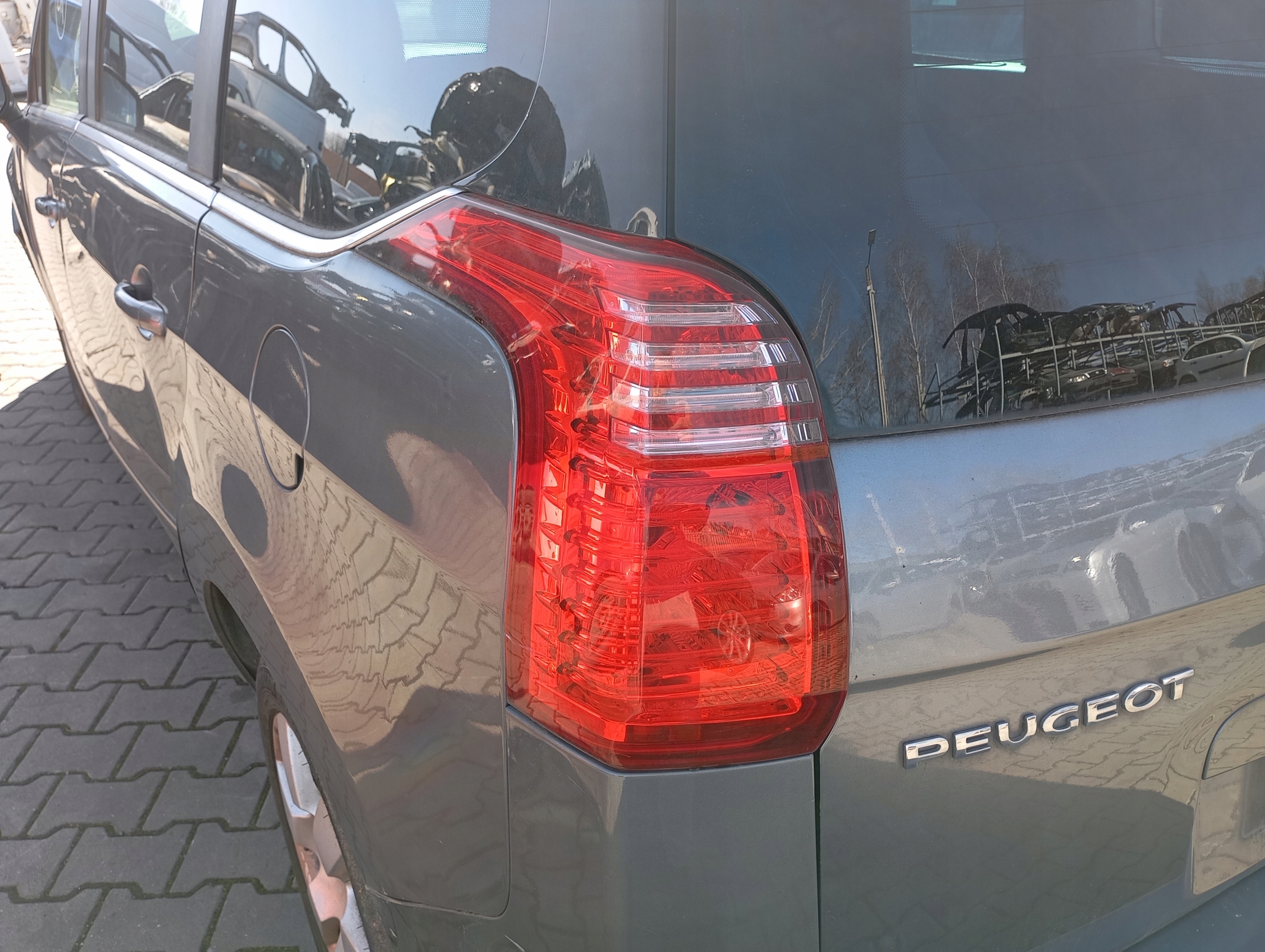 PEUGEOT 5008 and 1 T87 0U 0E light rear part left EU