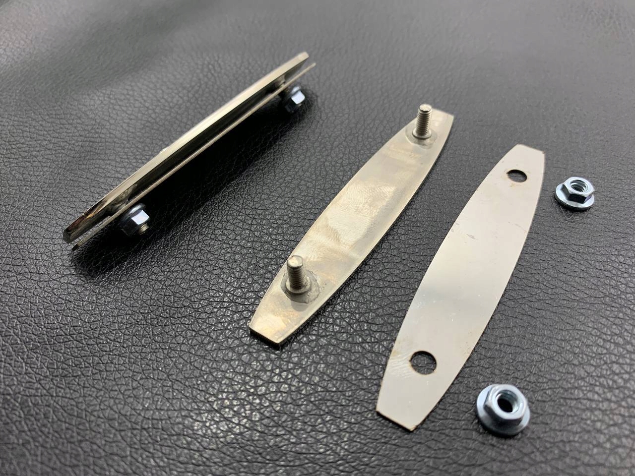 EMBLEMAT ZNACZEK LOGO BRABUS na DYWANIKI Marka bez marki