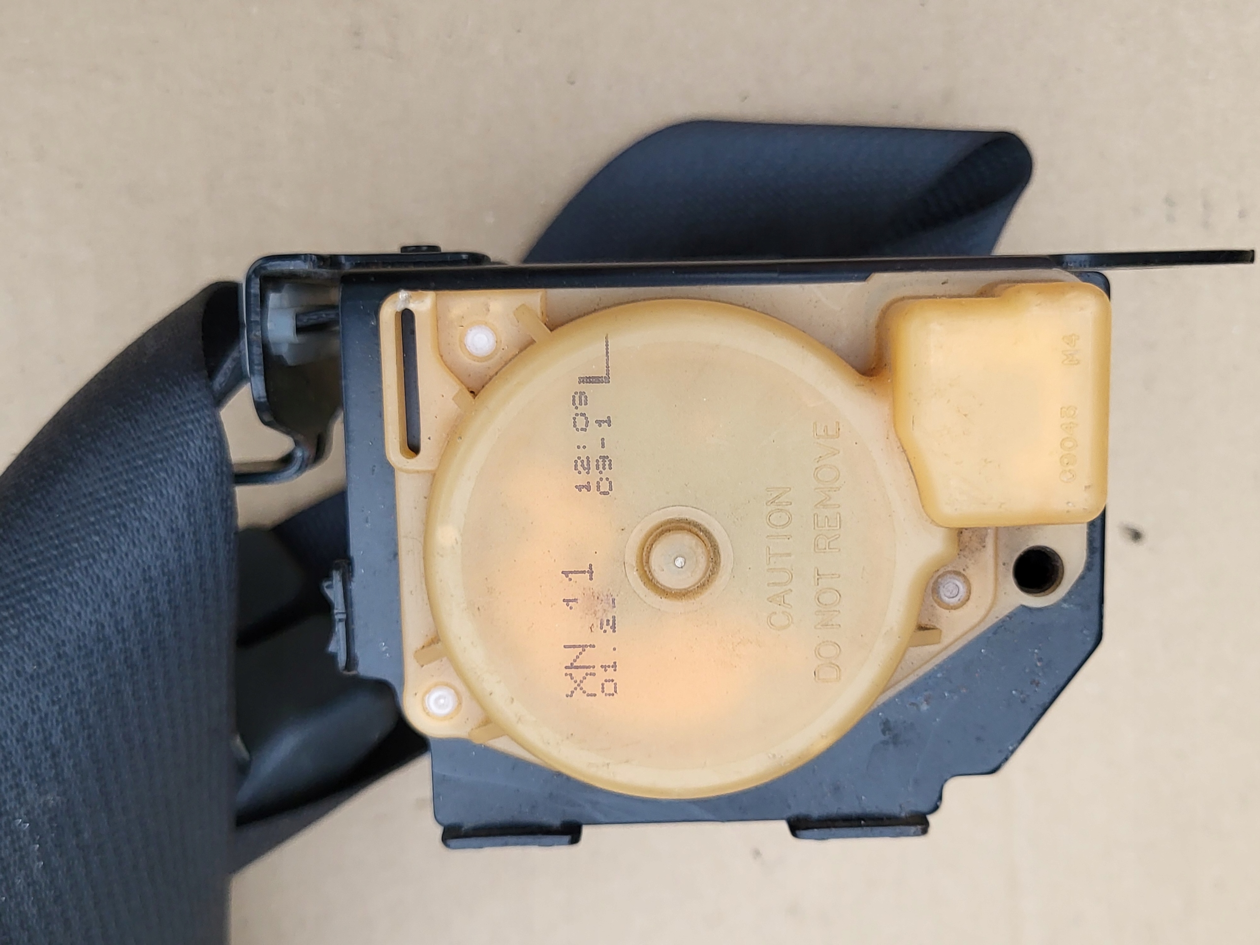 tension belt safety left front driver´s MITSUBISHI TK-AF2-N686