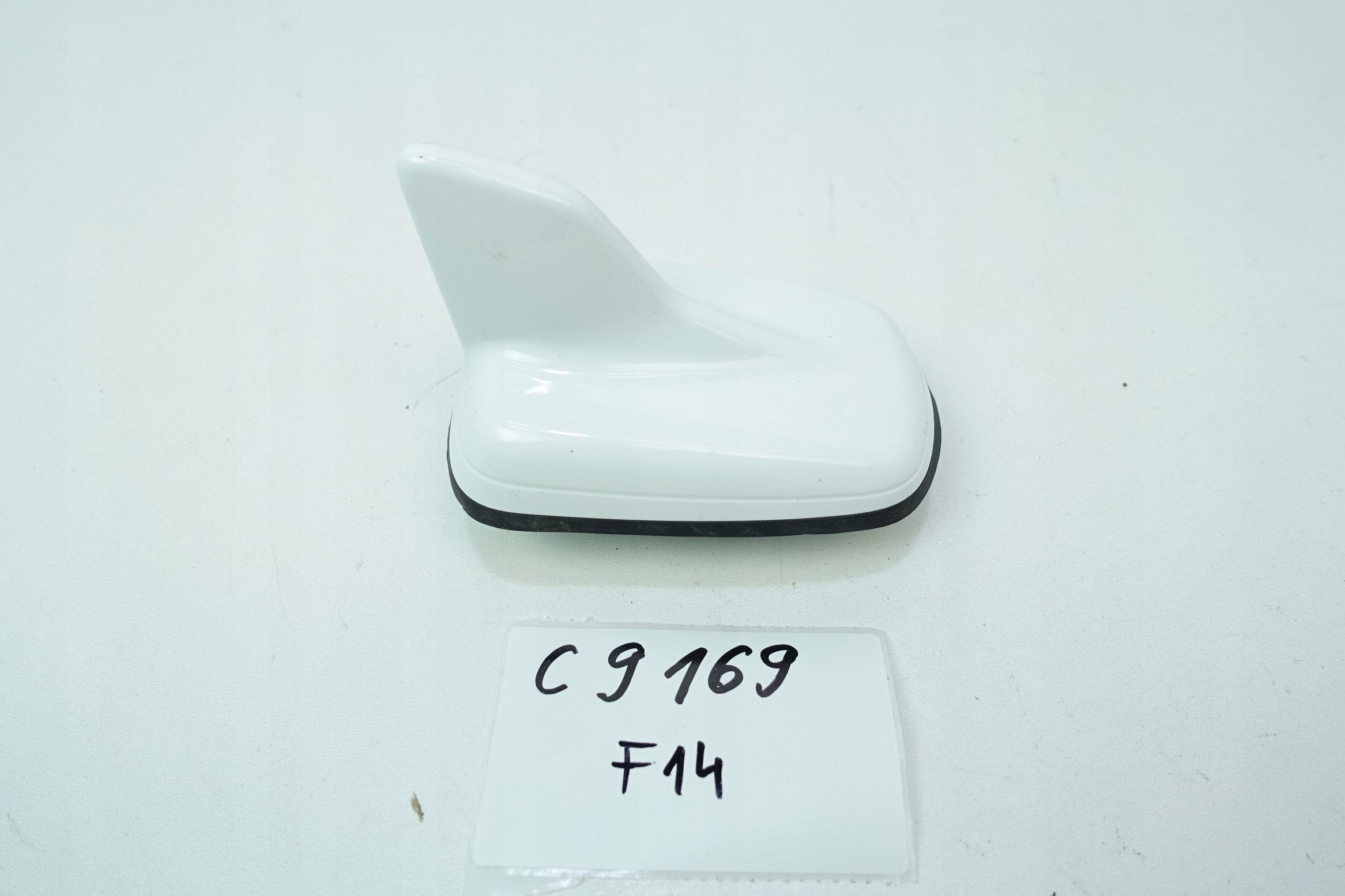 Антенна на крышу AUDI A3 A6 A7 A8 4N0035503AH