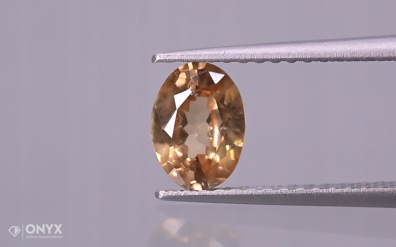 Zirkon fazetovaný ovál 7x5 mm