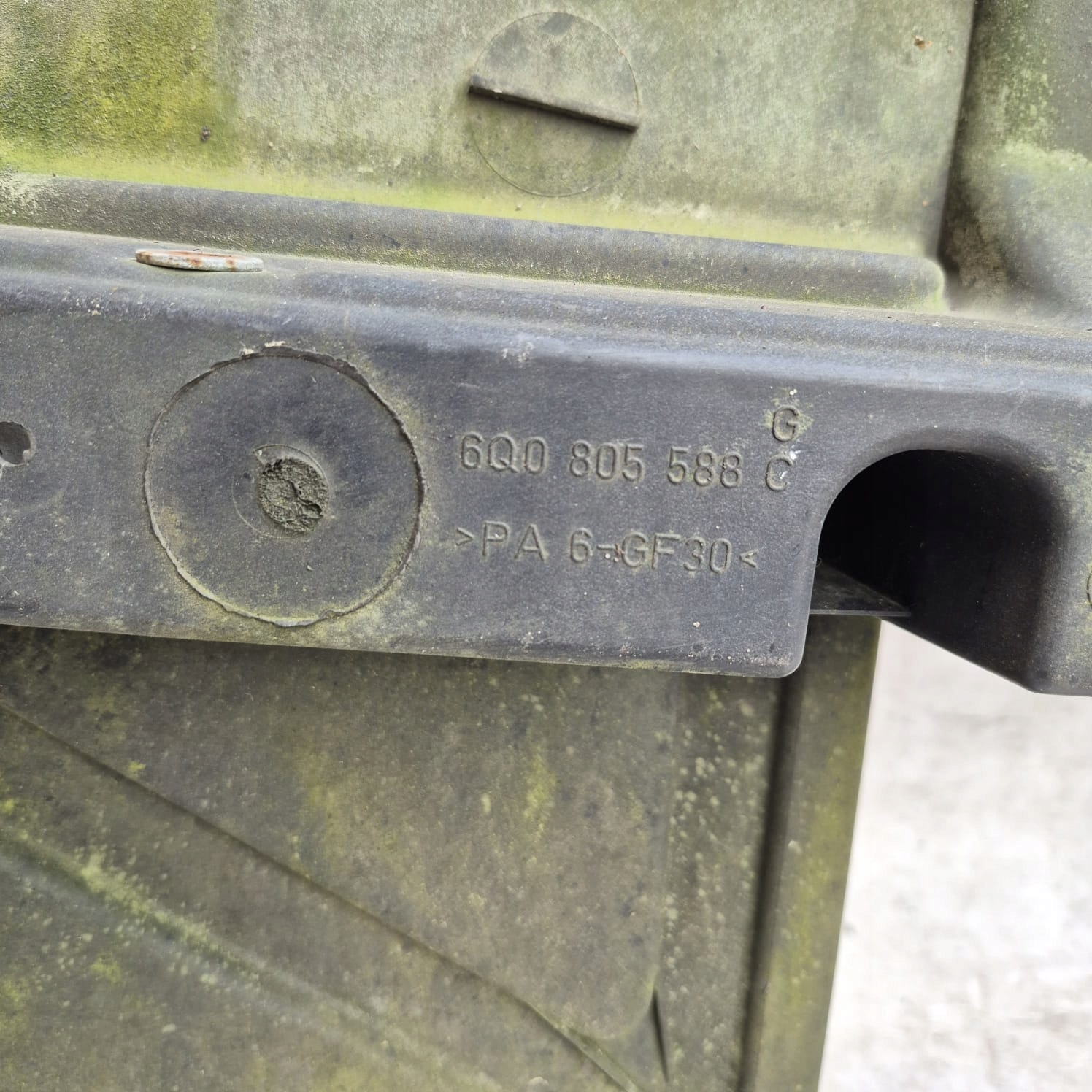 VW POLO IV 9N 01- support panel for radiators pillar
