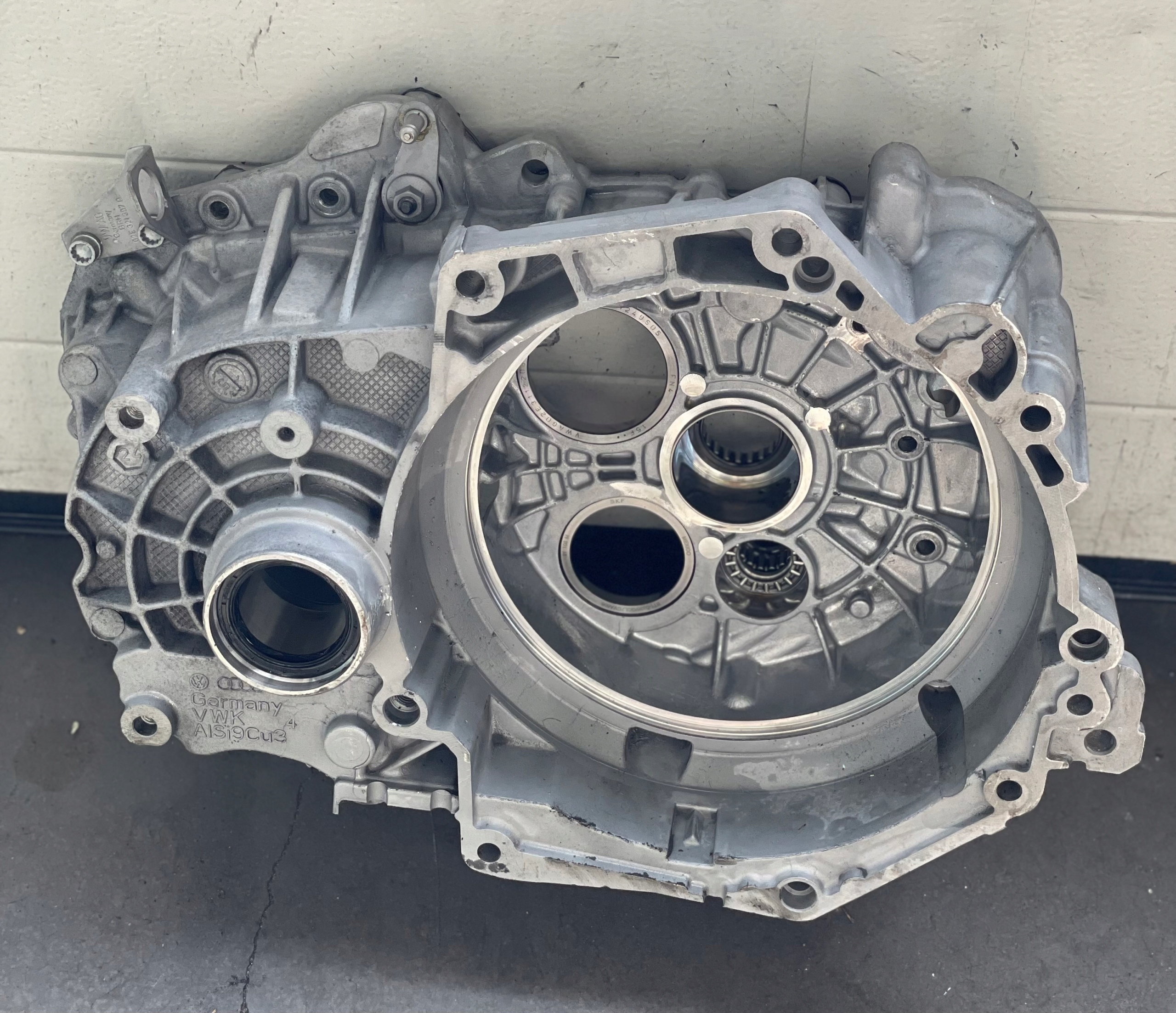 Obudowa skrzyni biegów 02E O2E 02E301107 DQ250 FV