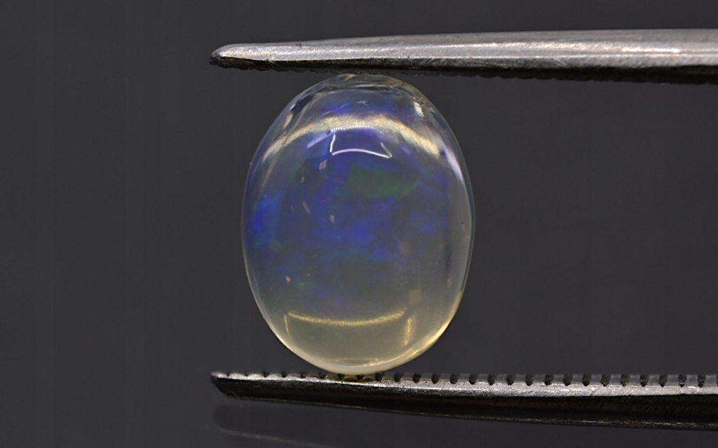 Opál z Etiopie kabošon ovál 8x6 mm