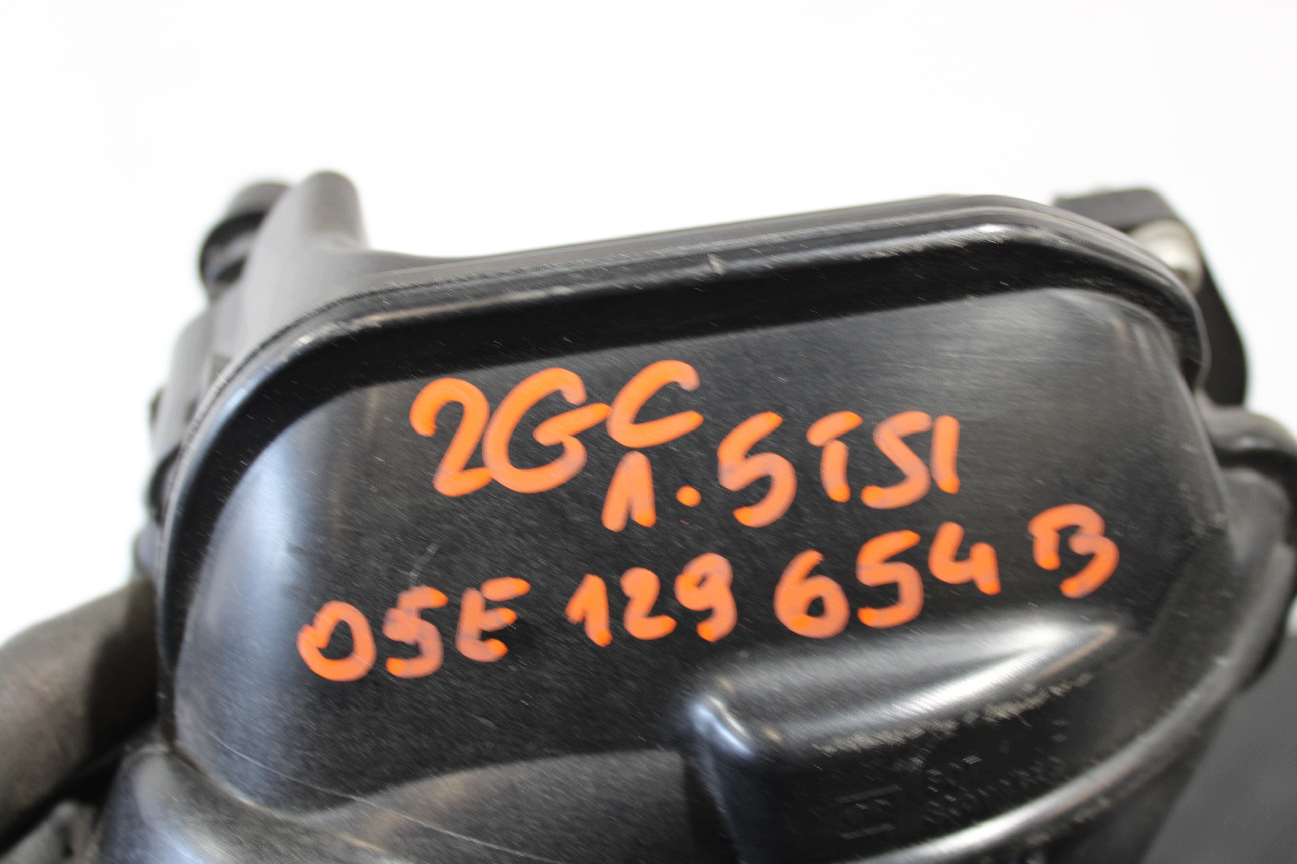 pipe REZONATOR air 05E129654B VW T-ROC CABRIO 2GA 2GC