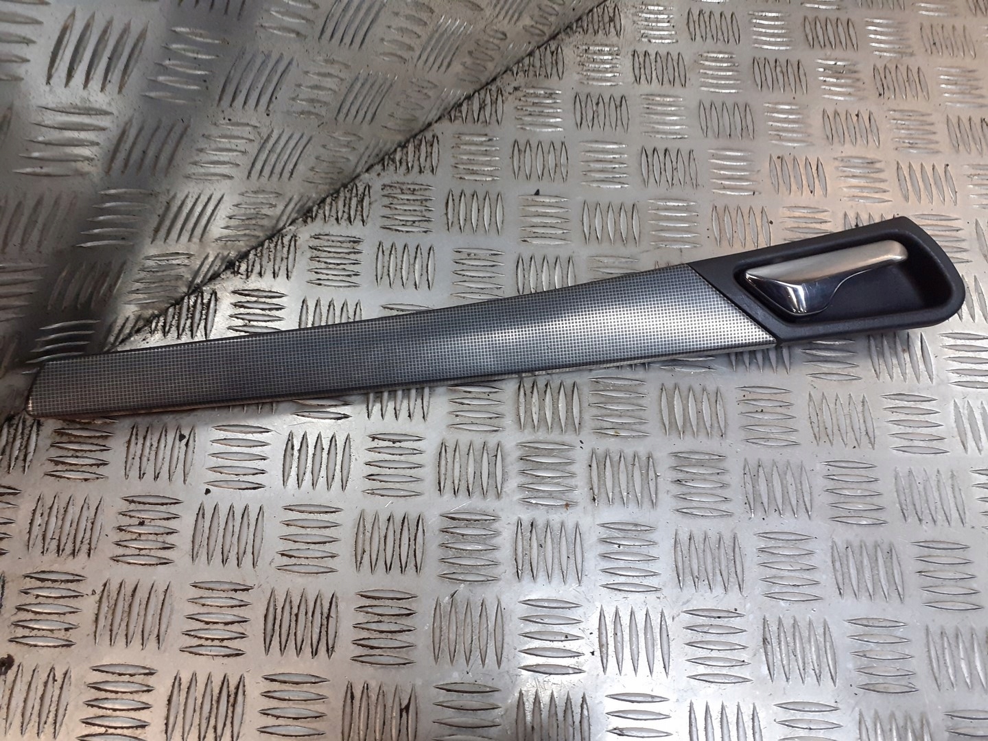 A2037200422 A3173010001 - Молдинг декор двері передній правий MERCEDES W203