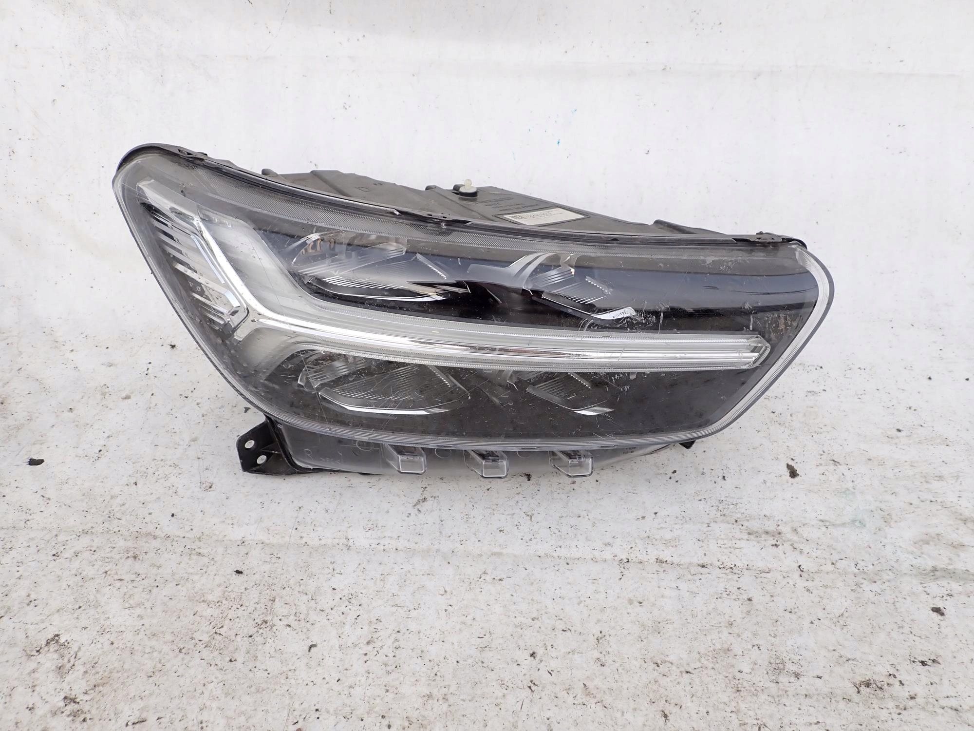 VOLVO XC40 17-22 light front front right
