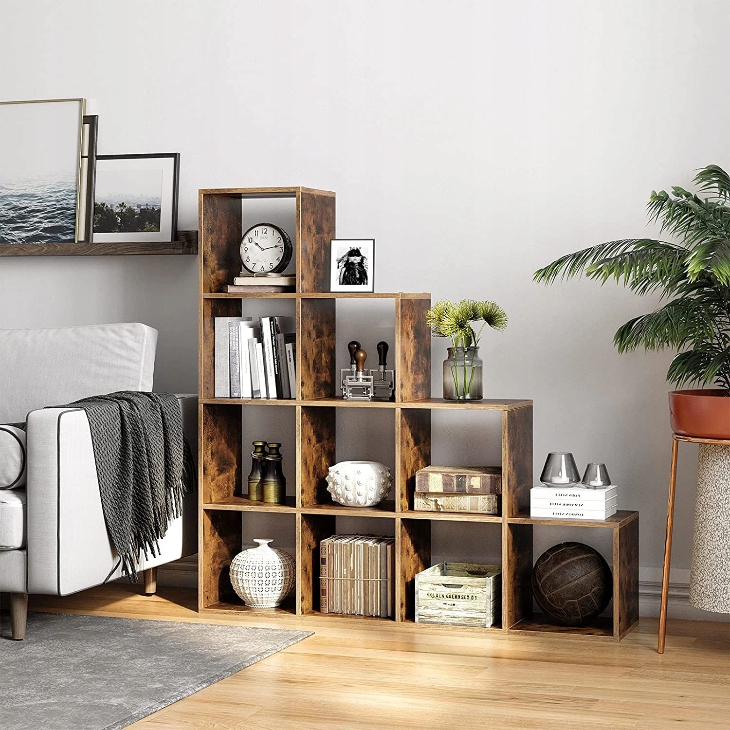 Regál schody hnedý 130 x 130 x 29 cm