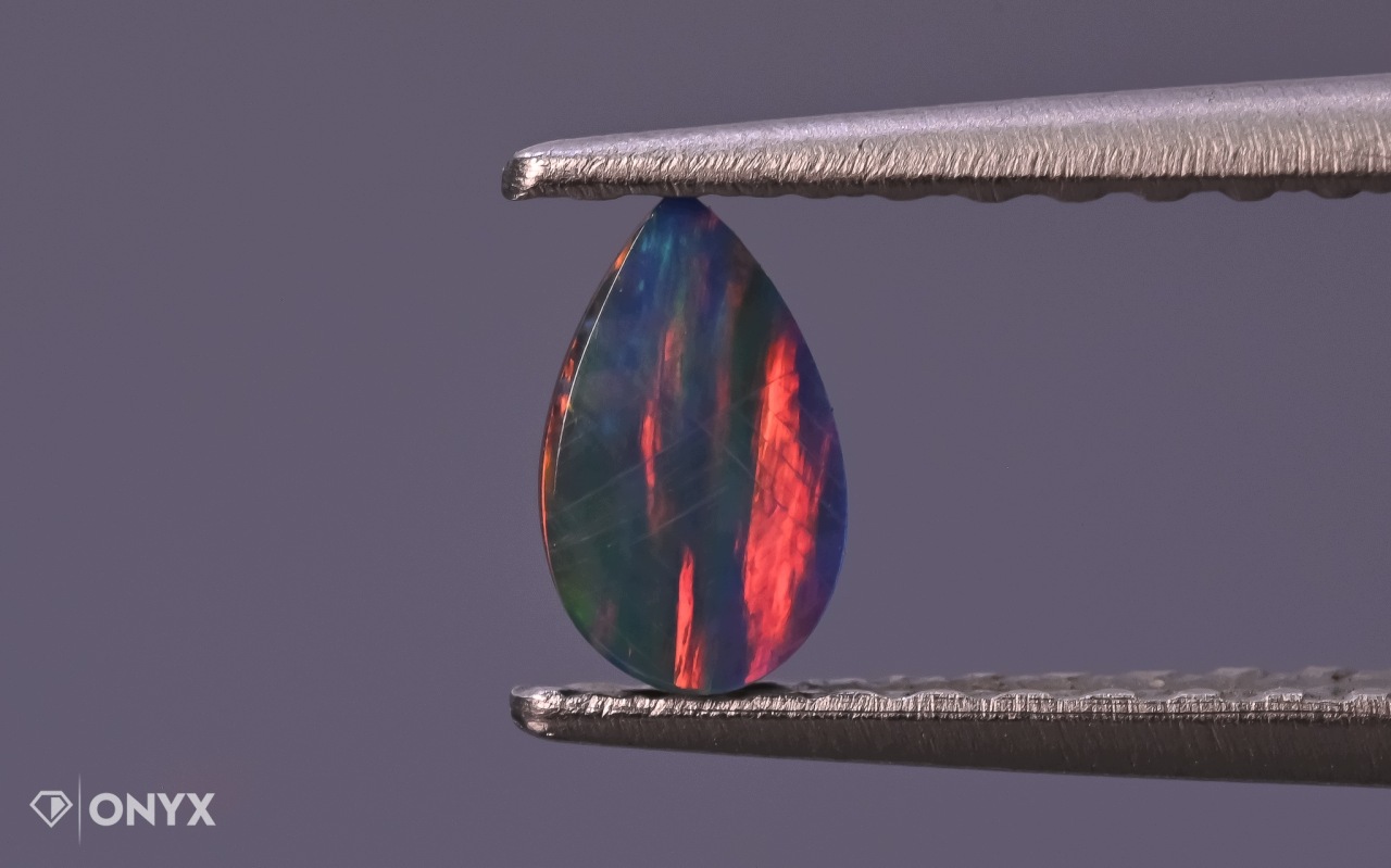 Australský opál, konvexní deska, dublet, slza 5x3 mm