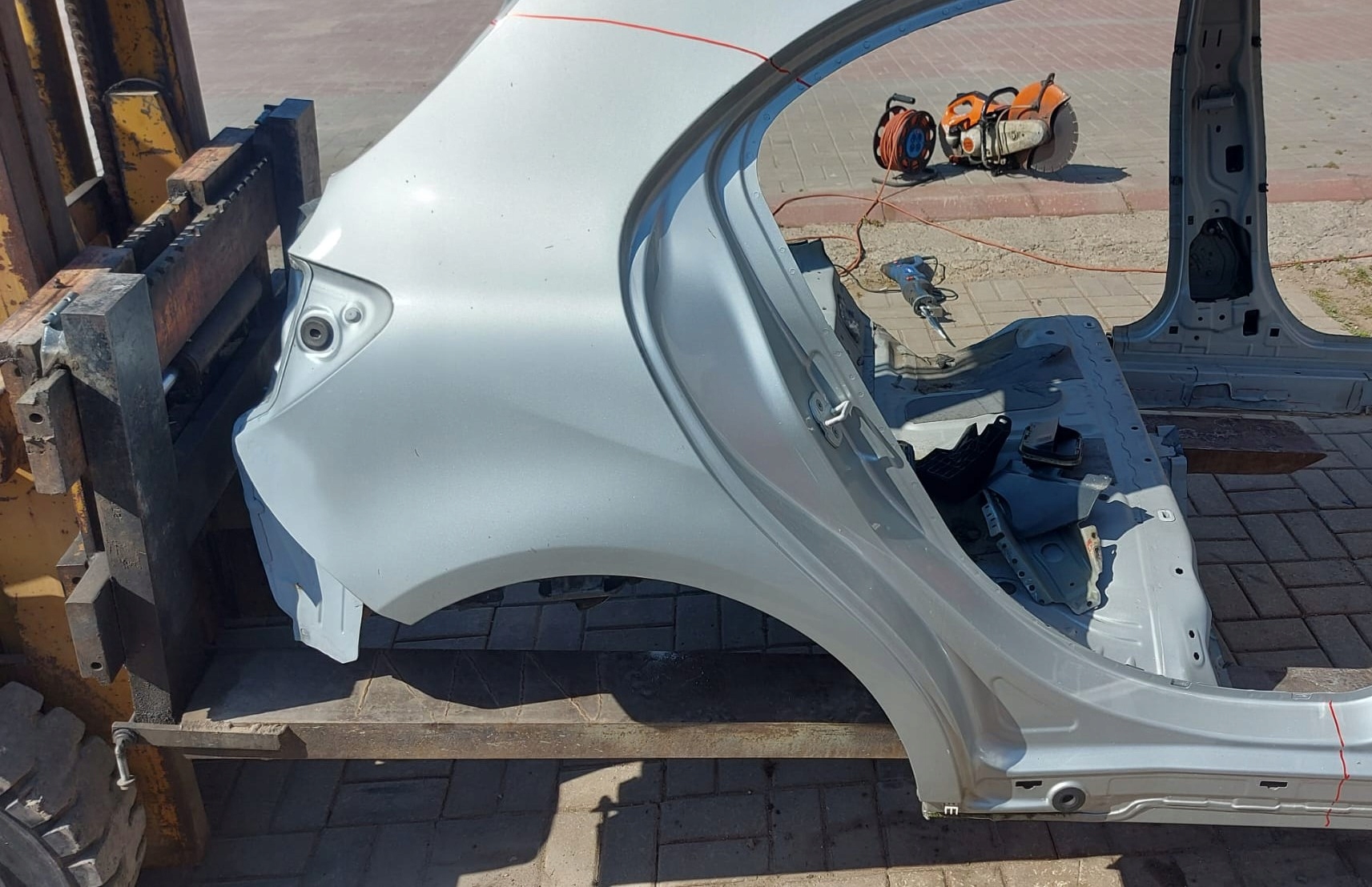 MERCEDES W176 ĆWIARTKA BŁOTNIK PRAWY TYŁ